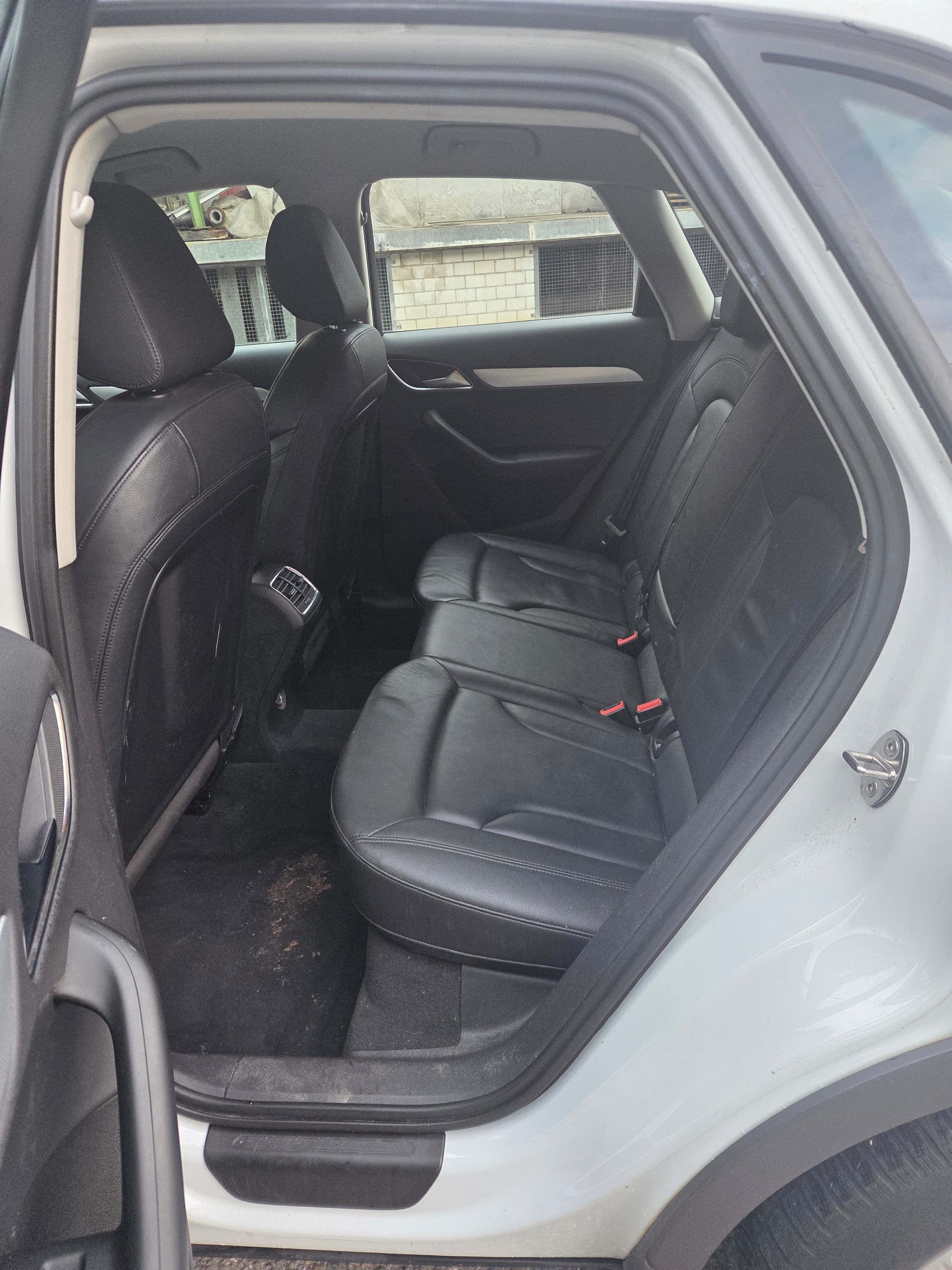 AUDI Q3 2.0 TDI quattro S-tronic-image-6