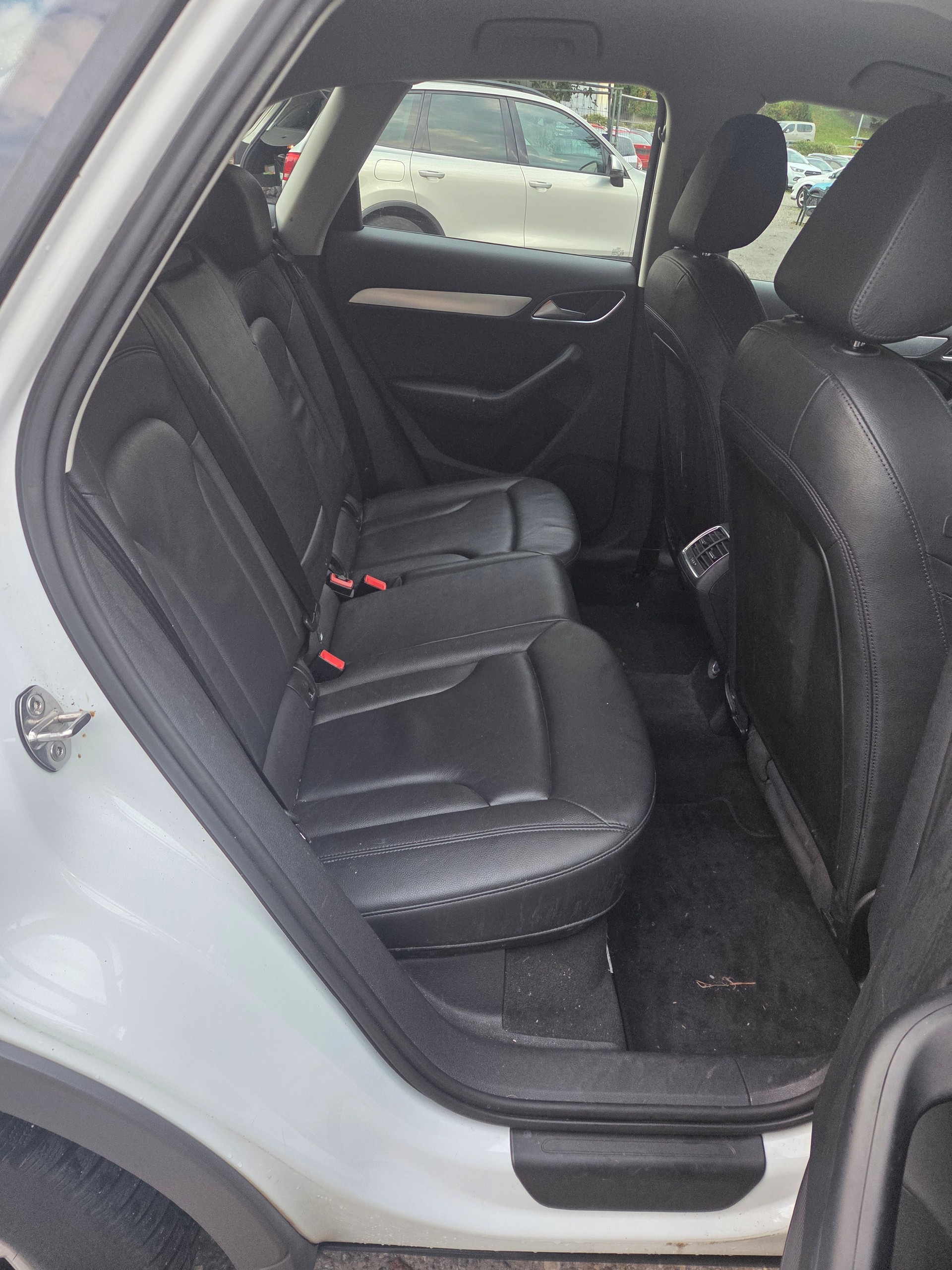 AUDI Q3 2.0 TDI quattro S-tronic-image-7