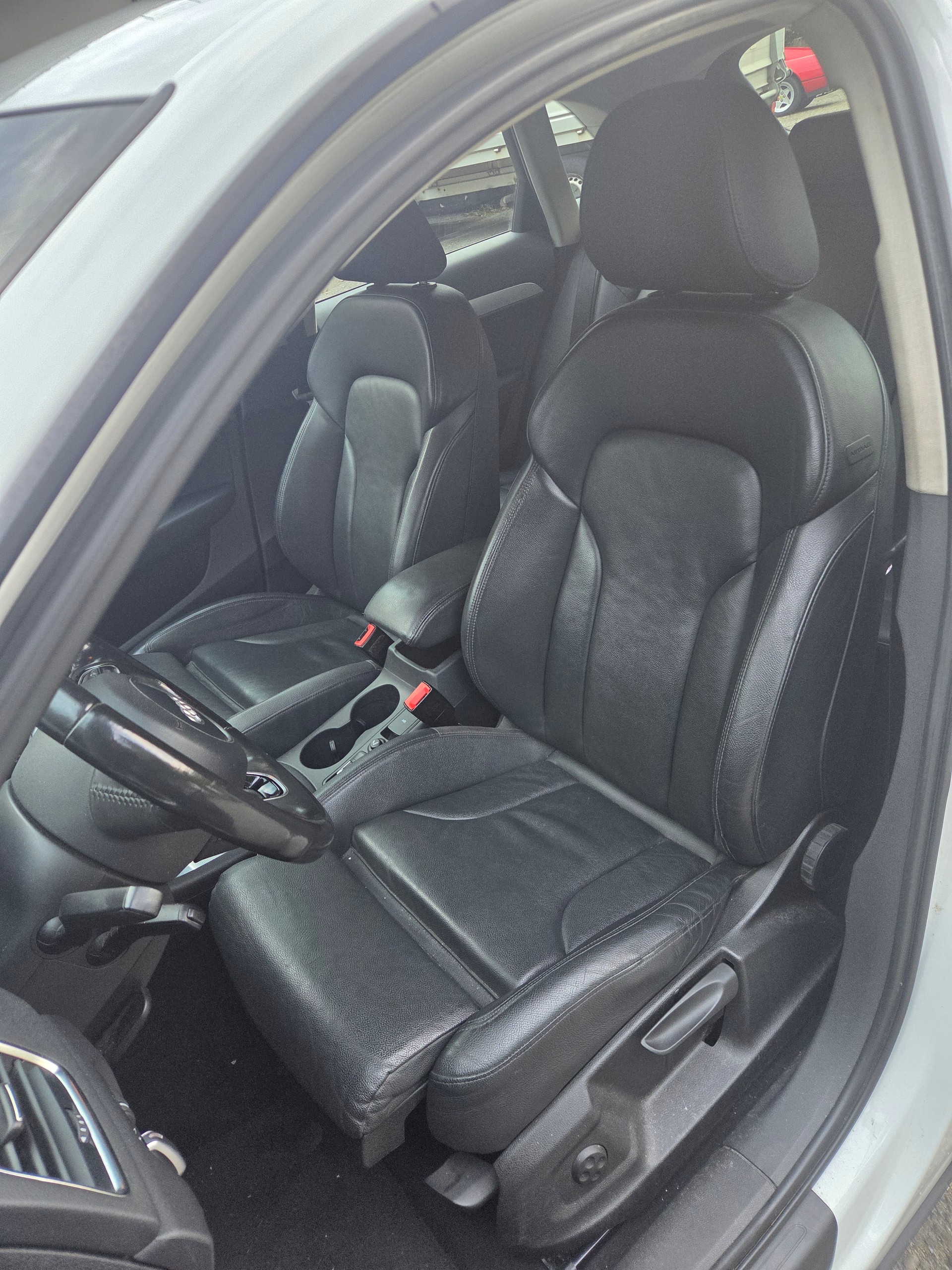 AUDI Q3 2.0 TDI quattro S-tronic-image-12