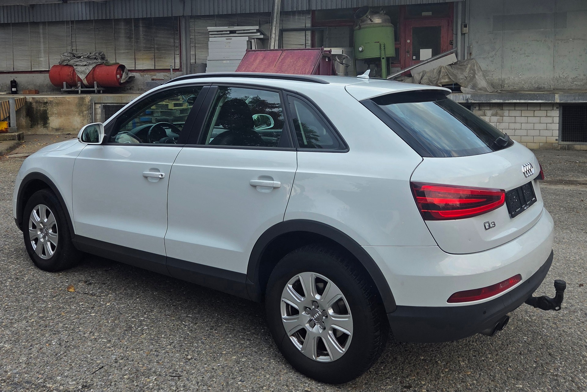 AUDI Q3 2.0 TDI quattro S-tronic-image-3