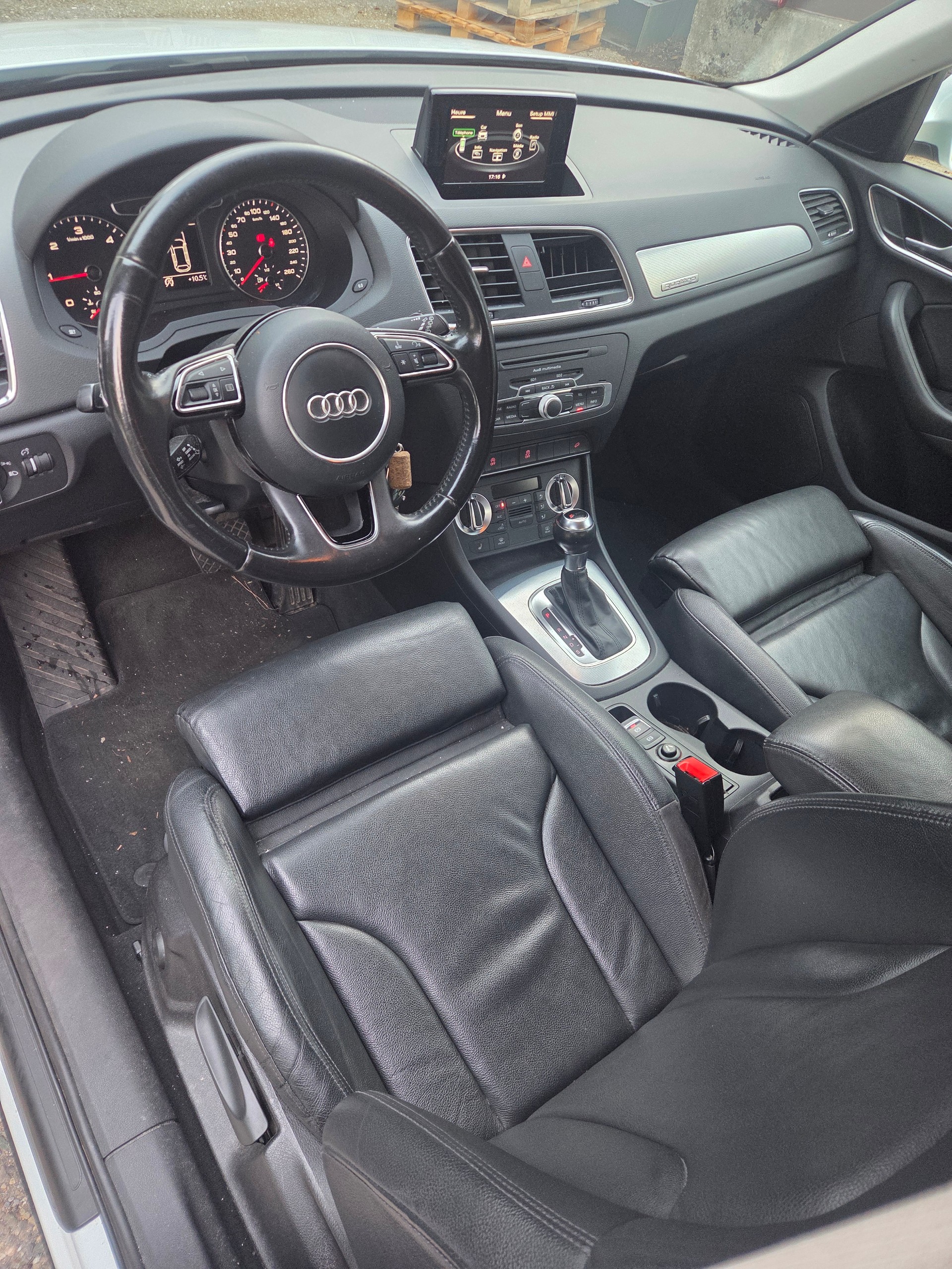 AUDI Q3 2.0 TDI quattro S-tronic-image-11