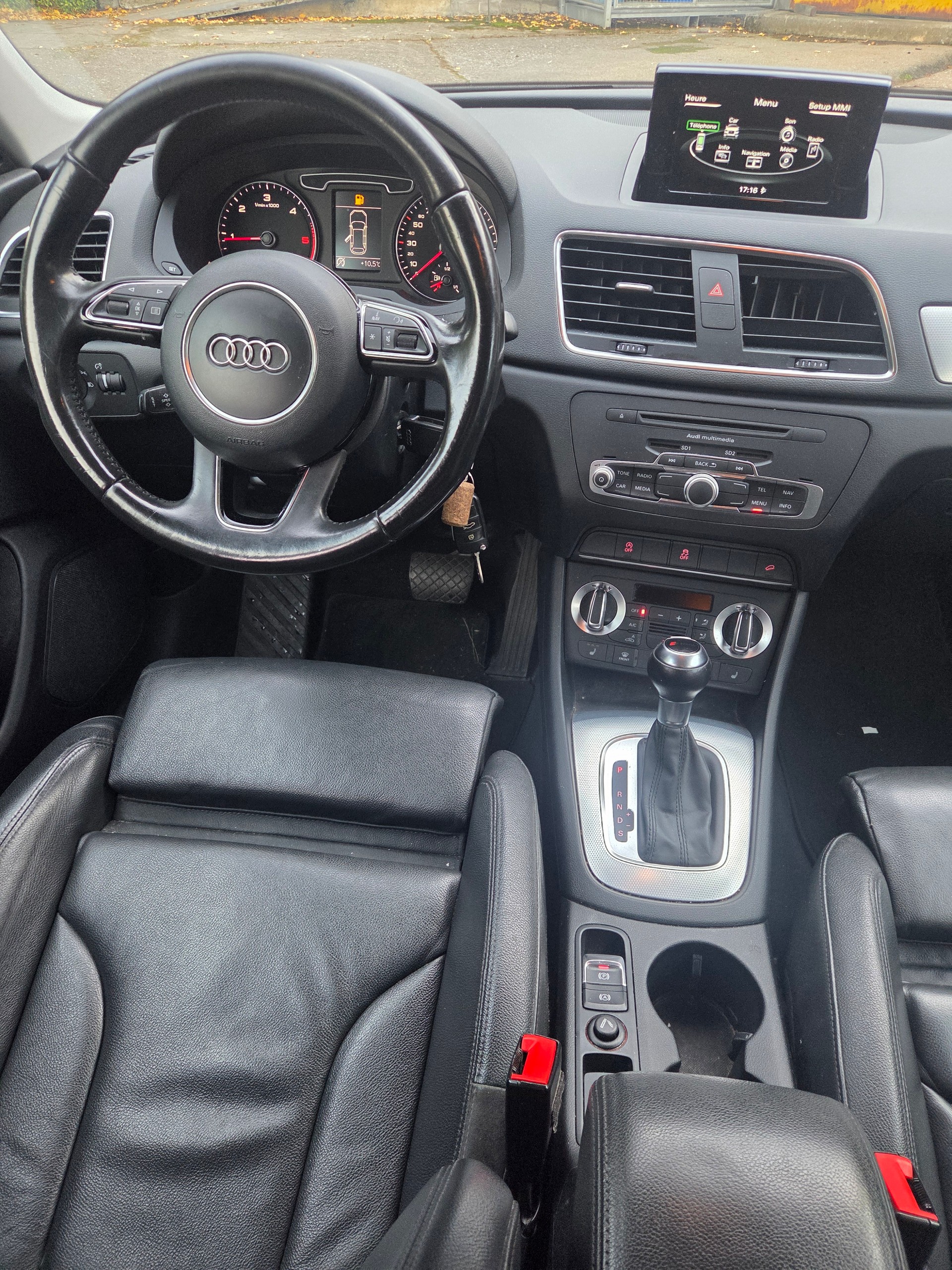 AUDI Q3 2.0 TDI quattro S-tronic-image-10