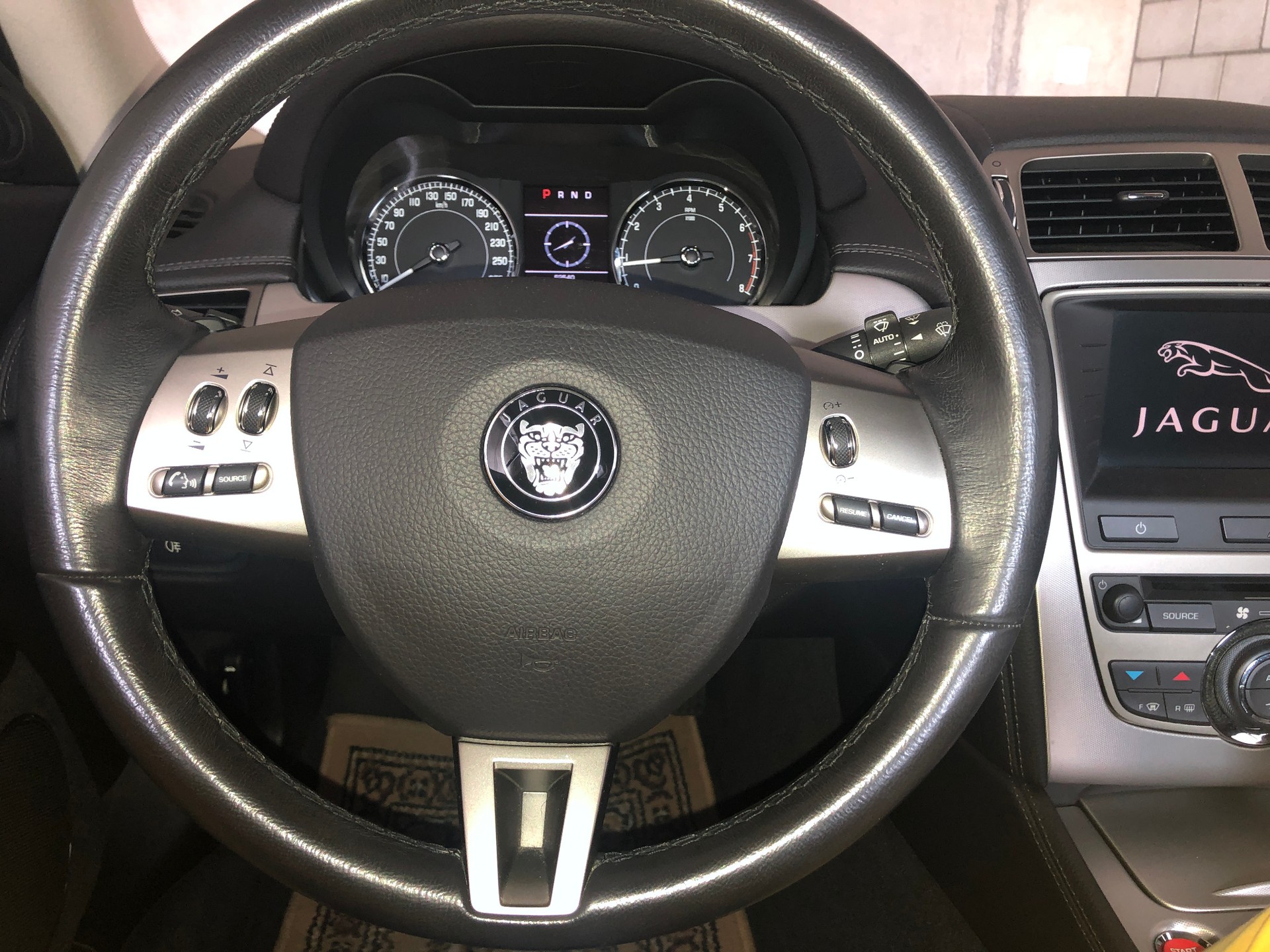JAGUAR XK 4.2 V8 Automatic-image-10