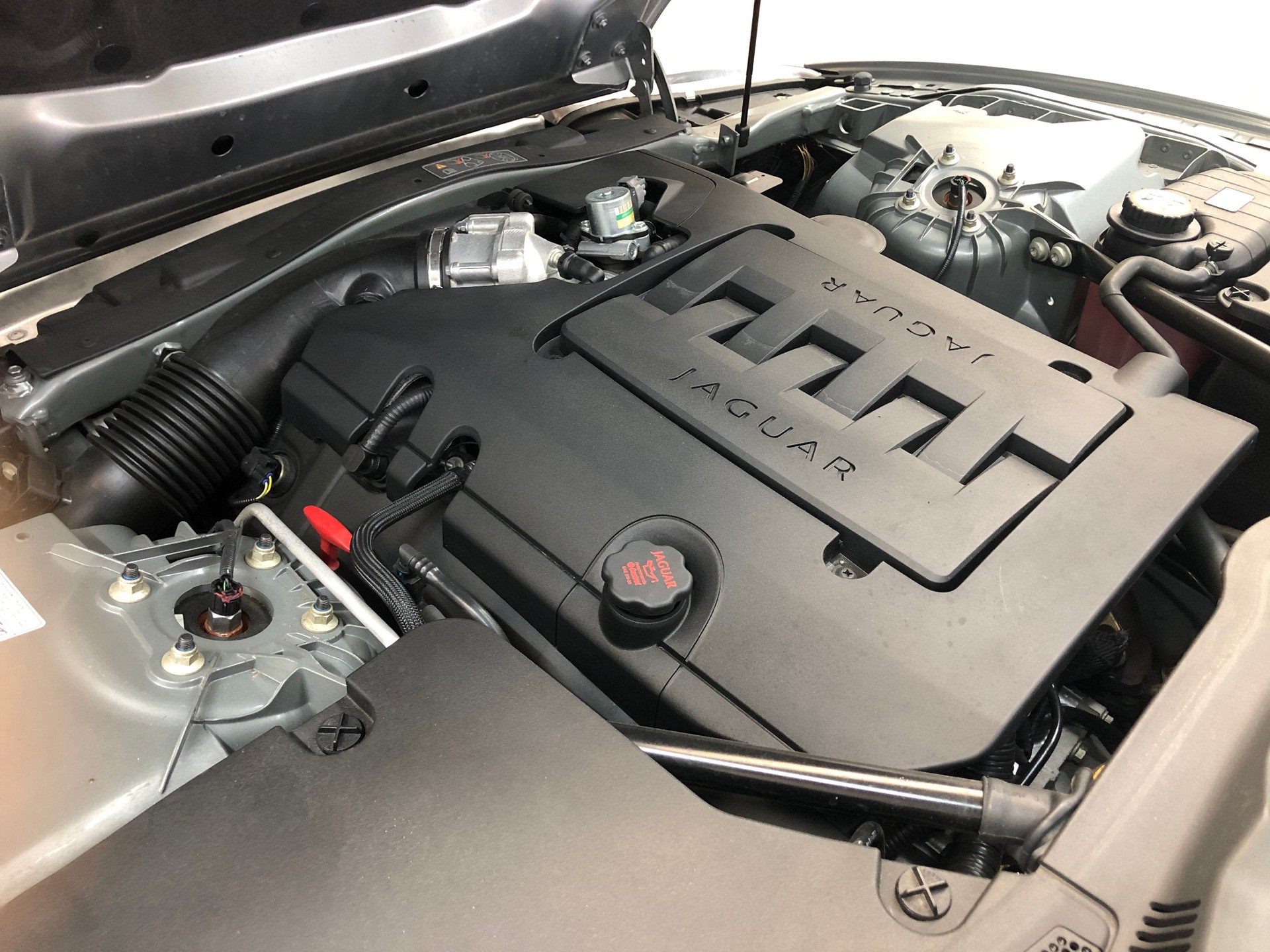 JAGUAR XK 4.2 V8 Automatic-image-7