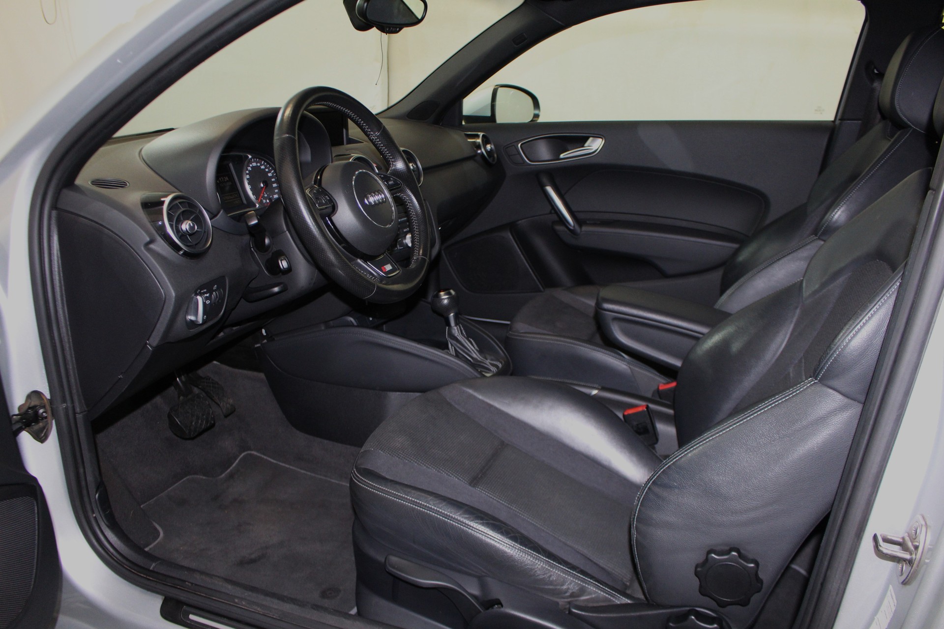 AUDI A1 Sport 1.4 TFSI Ambition S-Tronic-image-6