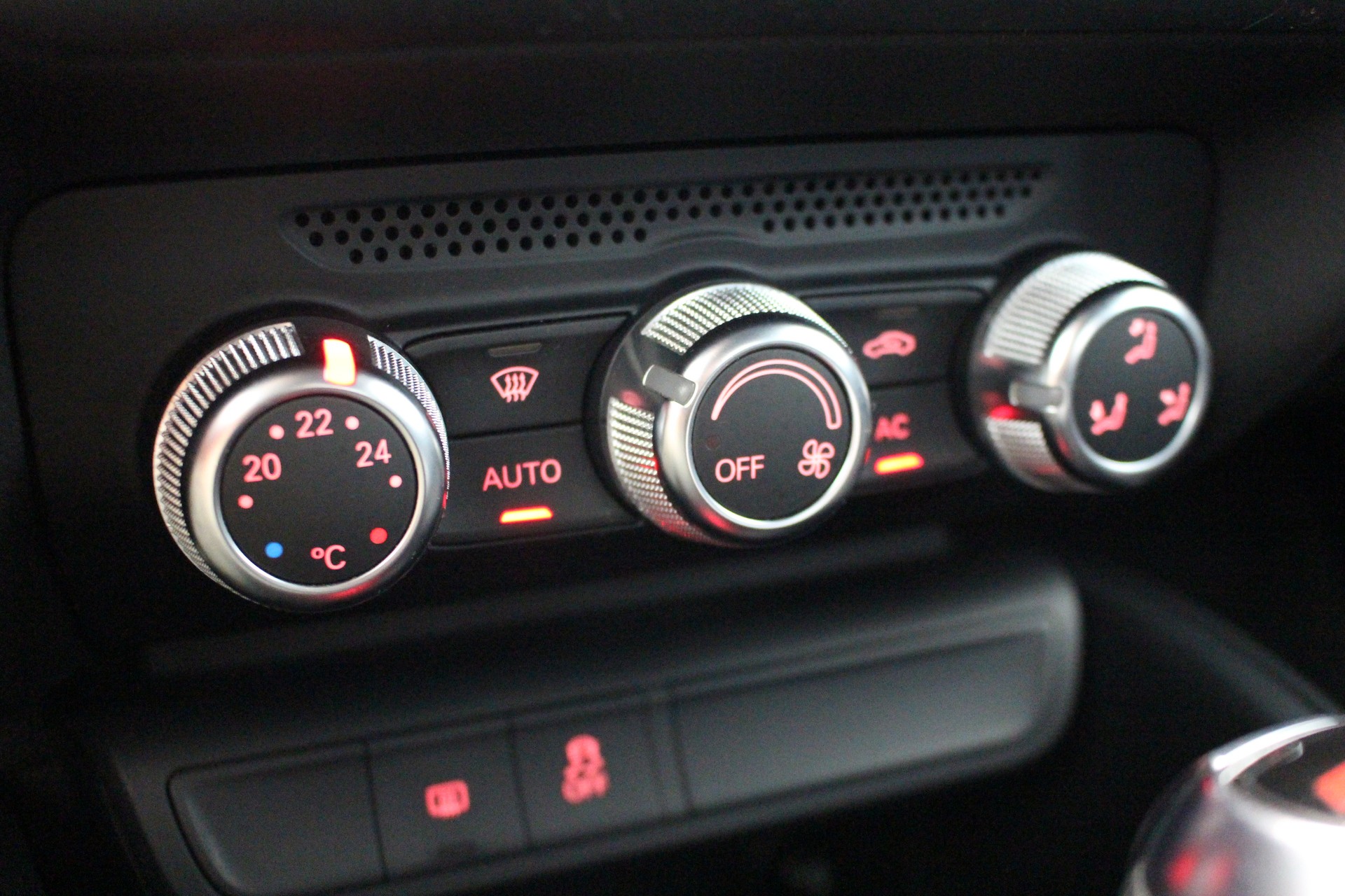 AUDI A1 Sport 1.4 TFSI Ambition S-Tronic-image-14