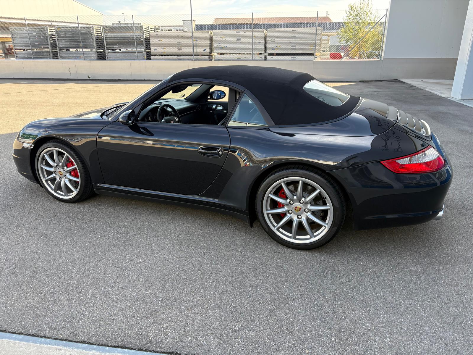 PORSCHE 911 Cabrio Carrera 4S-image-3