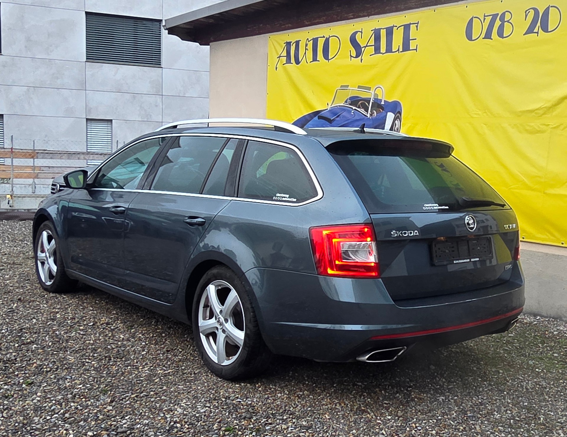SKODA Octavia Combi 2.0 TDI RS-image-3