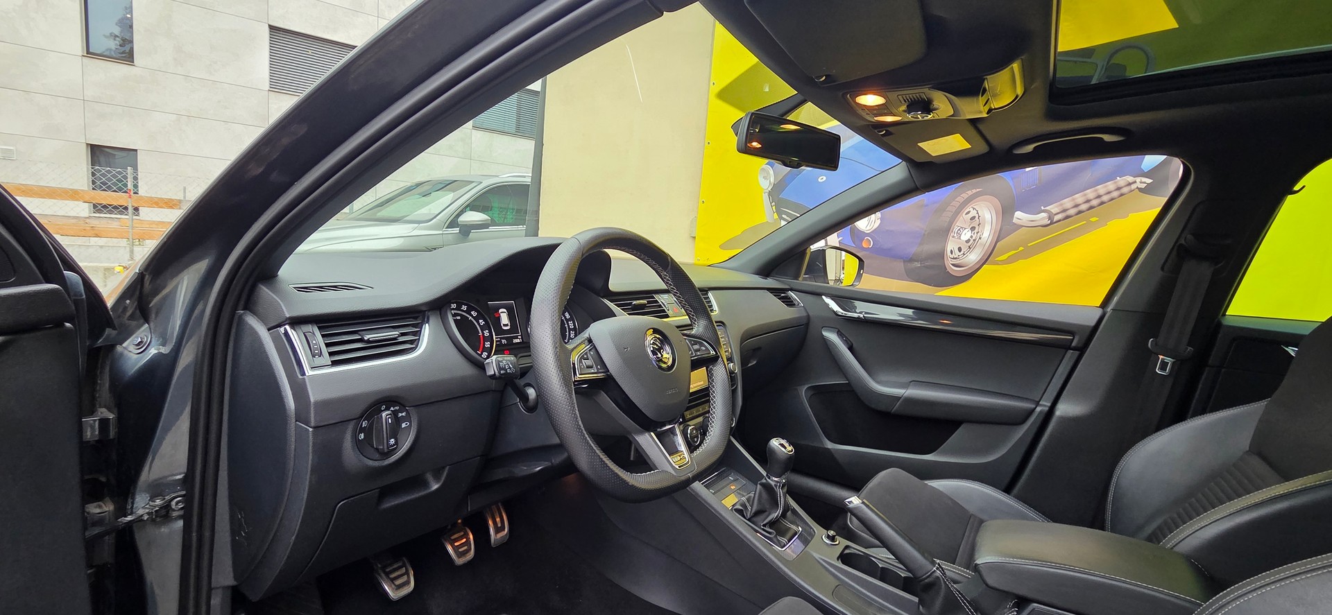 SKODA Octavia Combi 2.0 TDI RS-image-10
