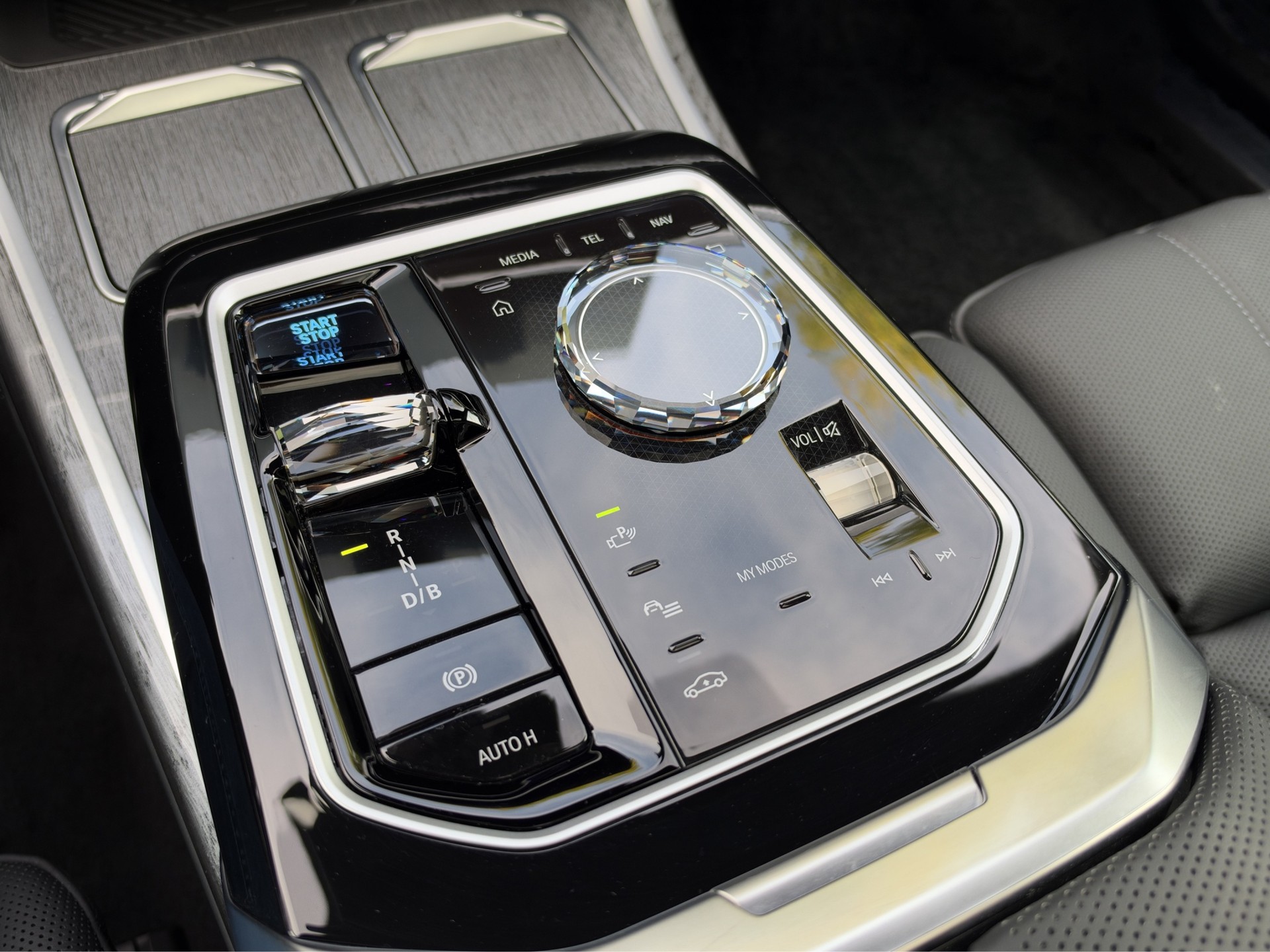 BMW i7 xDrive 60 M Sport Pro (CH) INDIVIDUAL-image-23