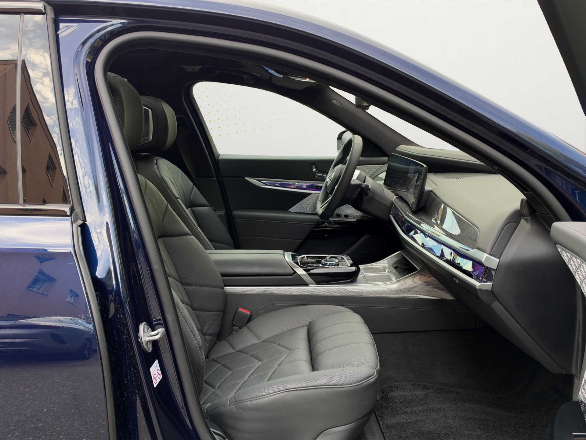 BMW i7 xDrive 60 M Sport Pro (CH) INDIVIDUAL-image-12