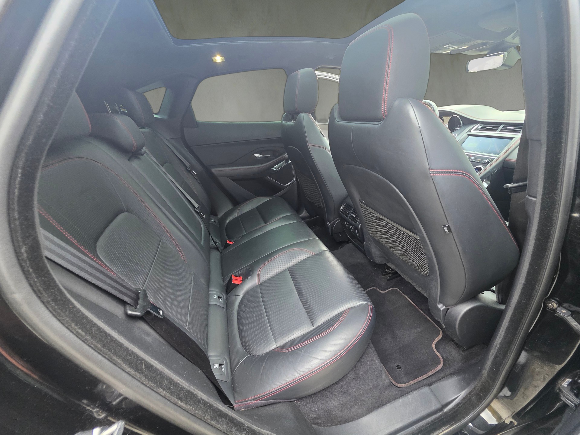 JAGUAR E-Pace 2.0d D180 First Edition AWD Automatik-image-19