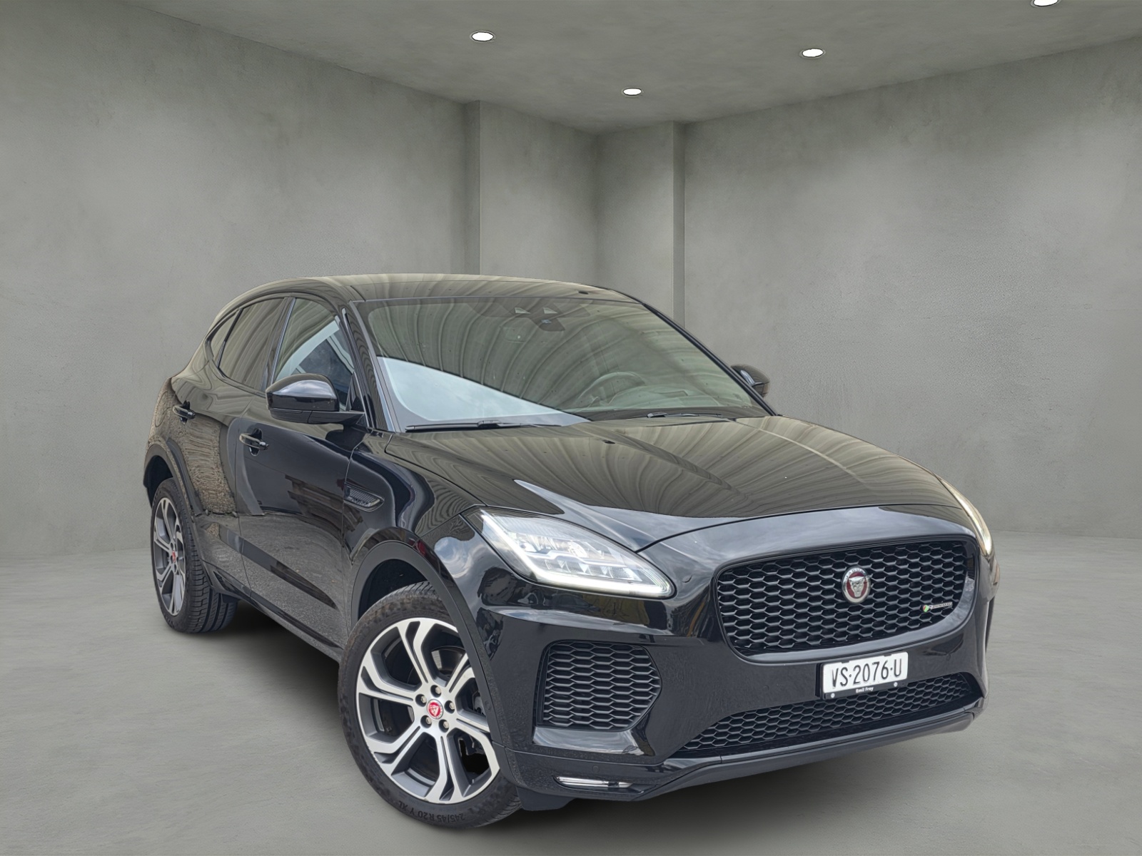 JAGUAR E-Pace 2.0d D180 First Edition AWD Automatik-image-6