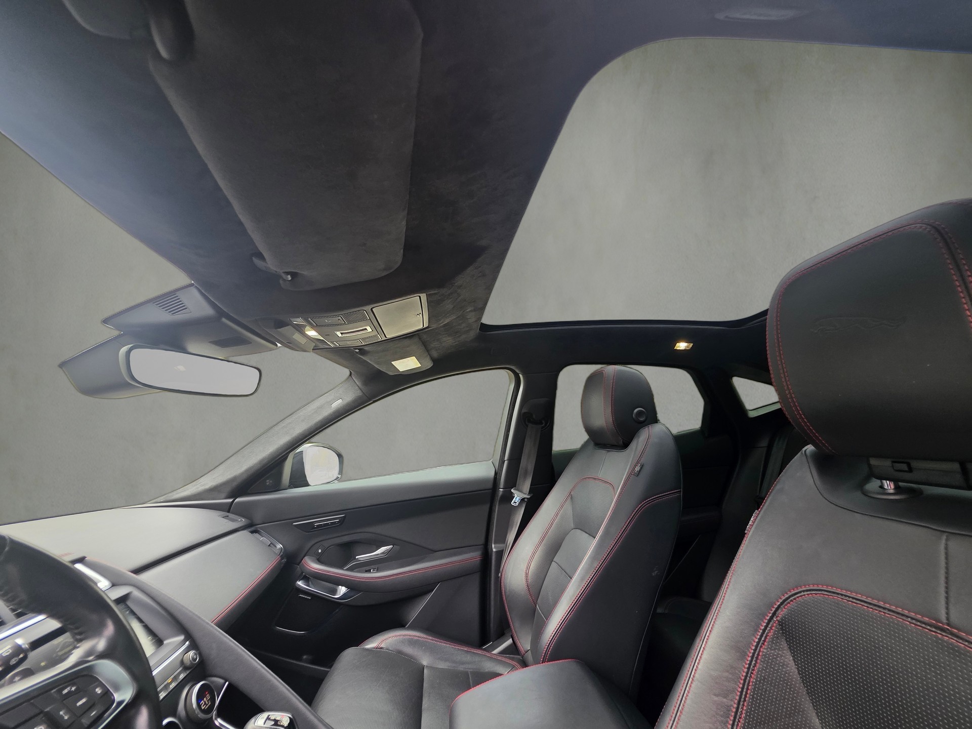 JAGUAR E-Pace 2.0d D180 First Edition AWD Automatik-image-13