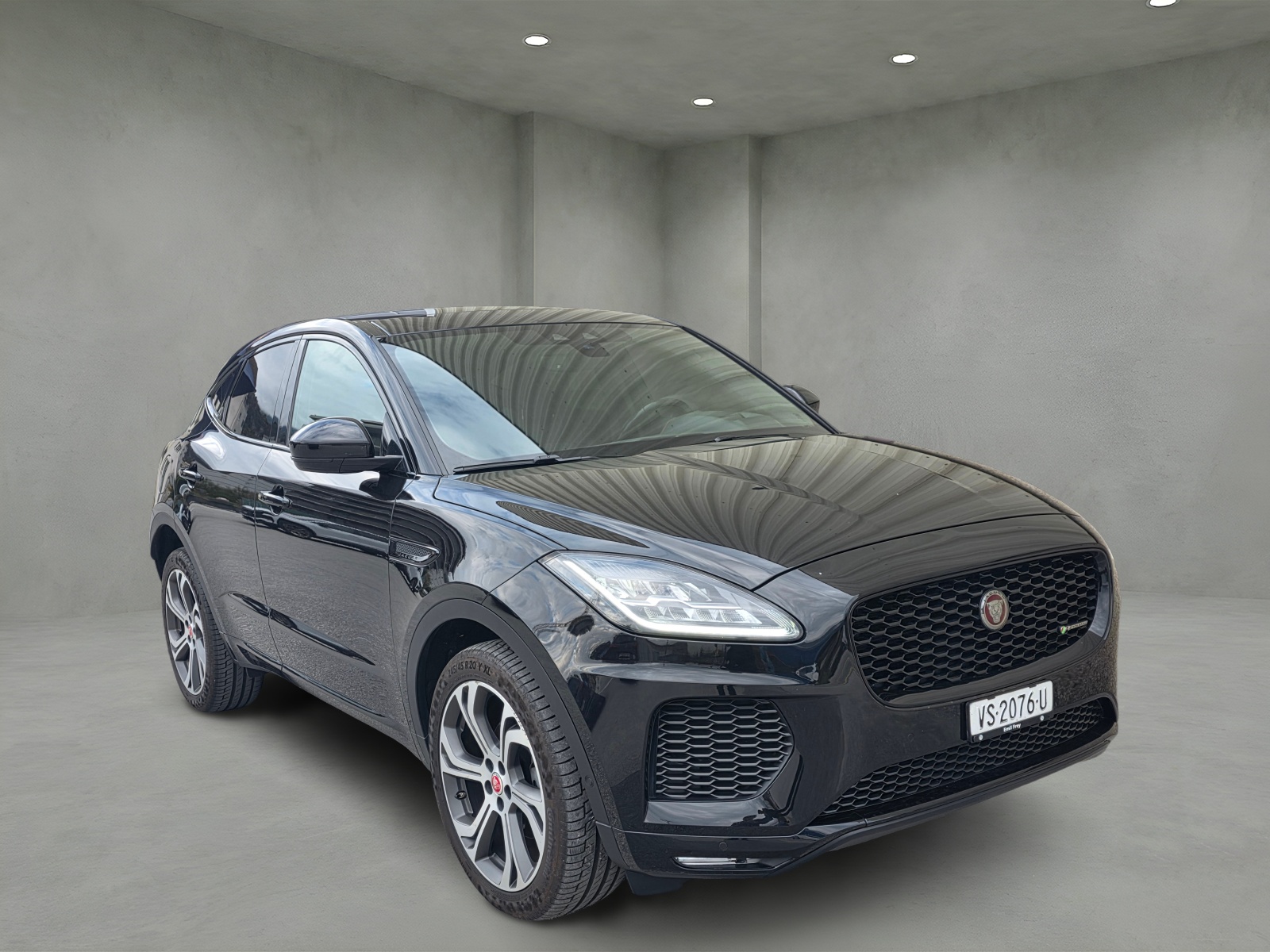 JAGUAR E-Pace 2.0d D180 First Edition AWD Automatik-image-9