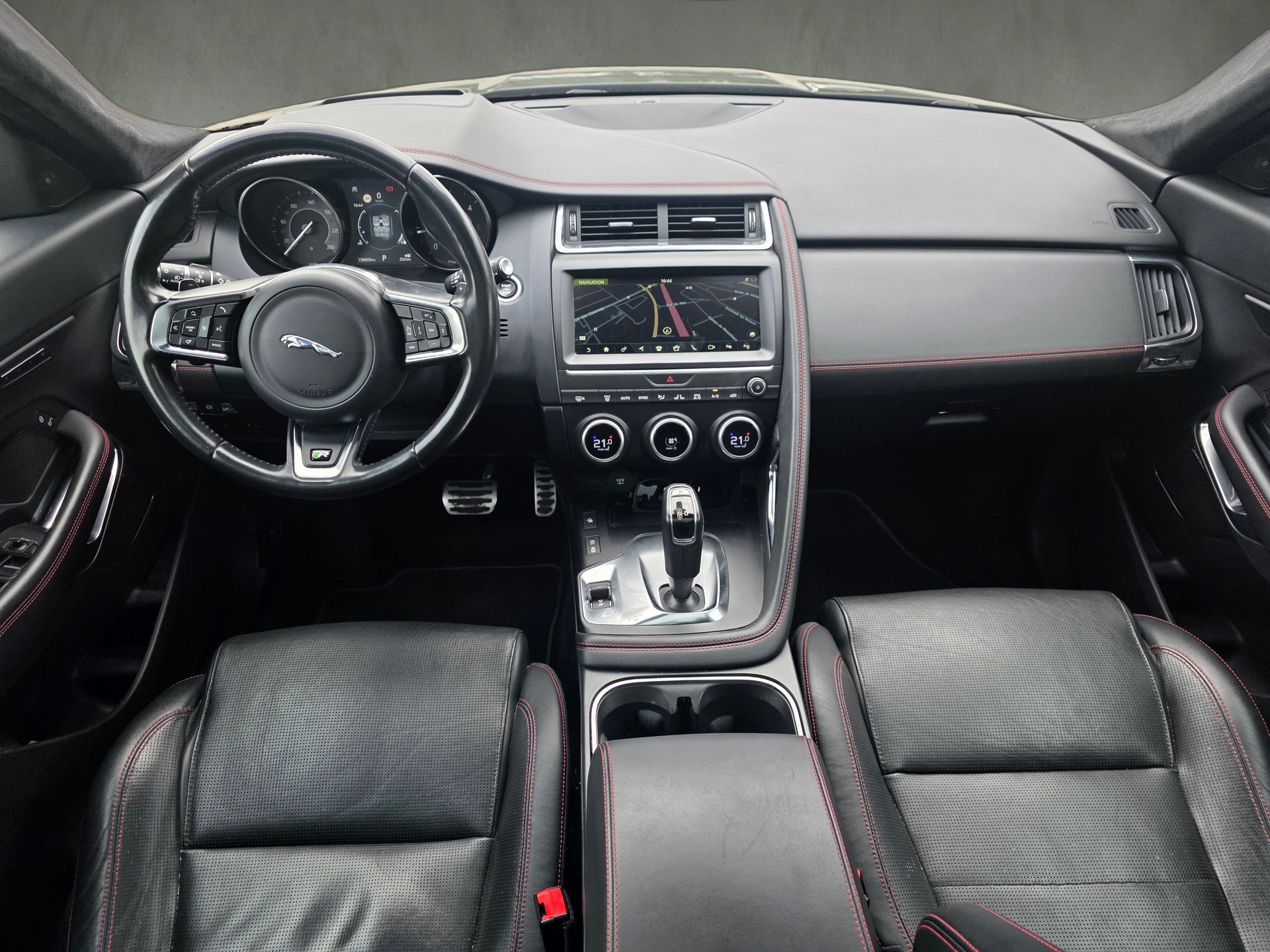 JAGUAR E-Pace 2.0d D180 First Edition AWD Automatik-image-10