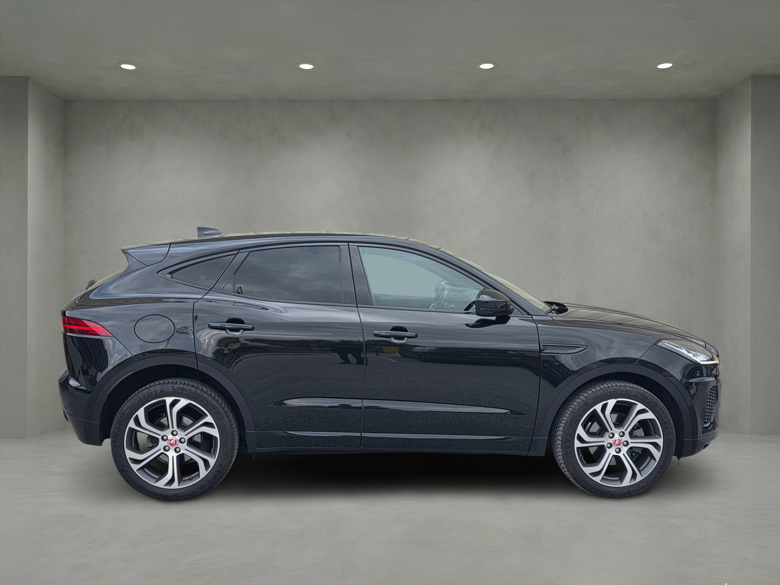 JAGUAR E-Pace 2.0d D180 First Edition AWD Automatik-image-8