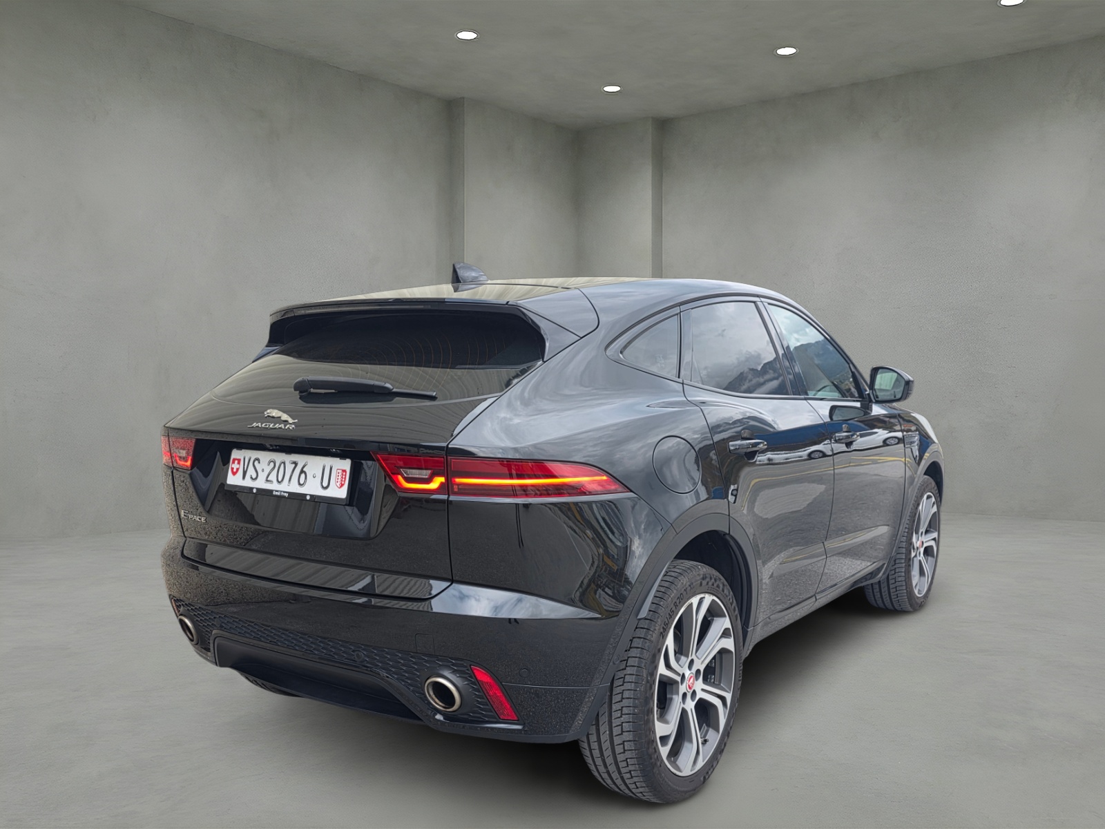 JAGUAR E-Pace 2.0d D180 First Edition AWD Automatik-image-7