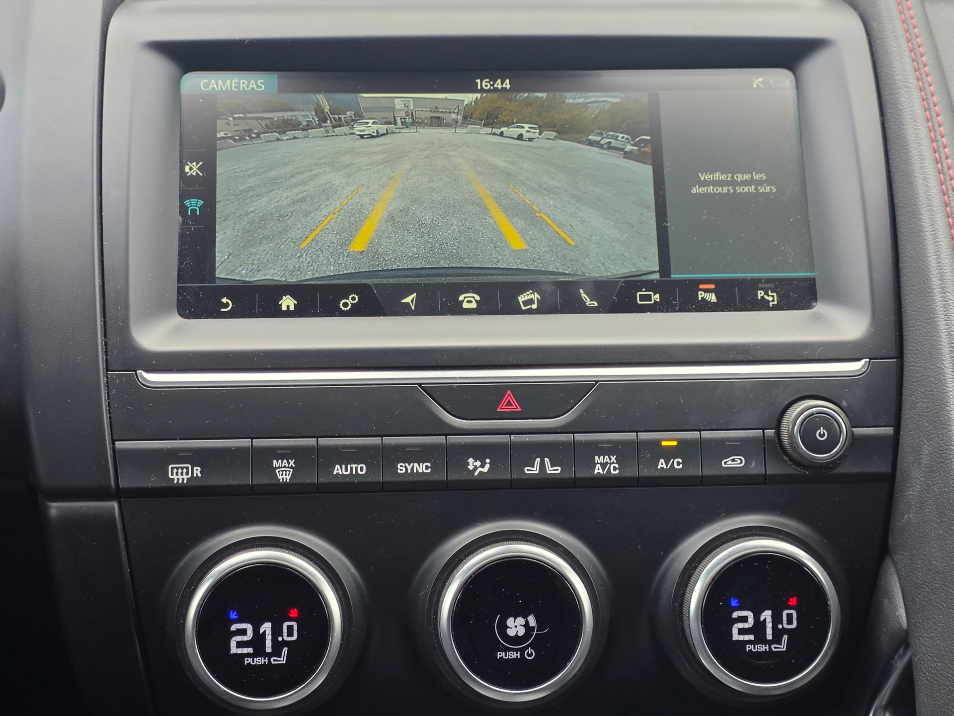 JAGUAR E-Pace 2.0d D180 First Edition AWD Automatik-image-14