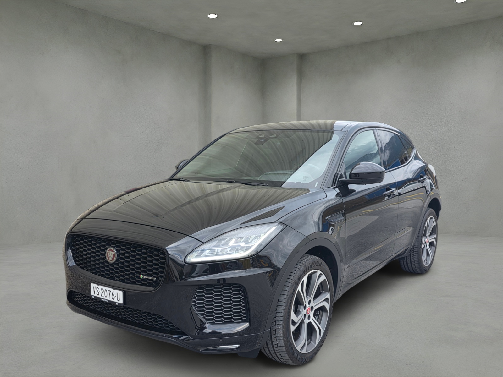 JAGUAR E-Pace 2.0d D180 First Edition AWD Automatik-showroom-element-1