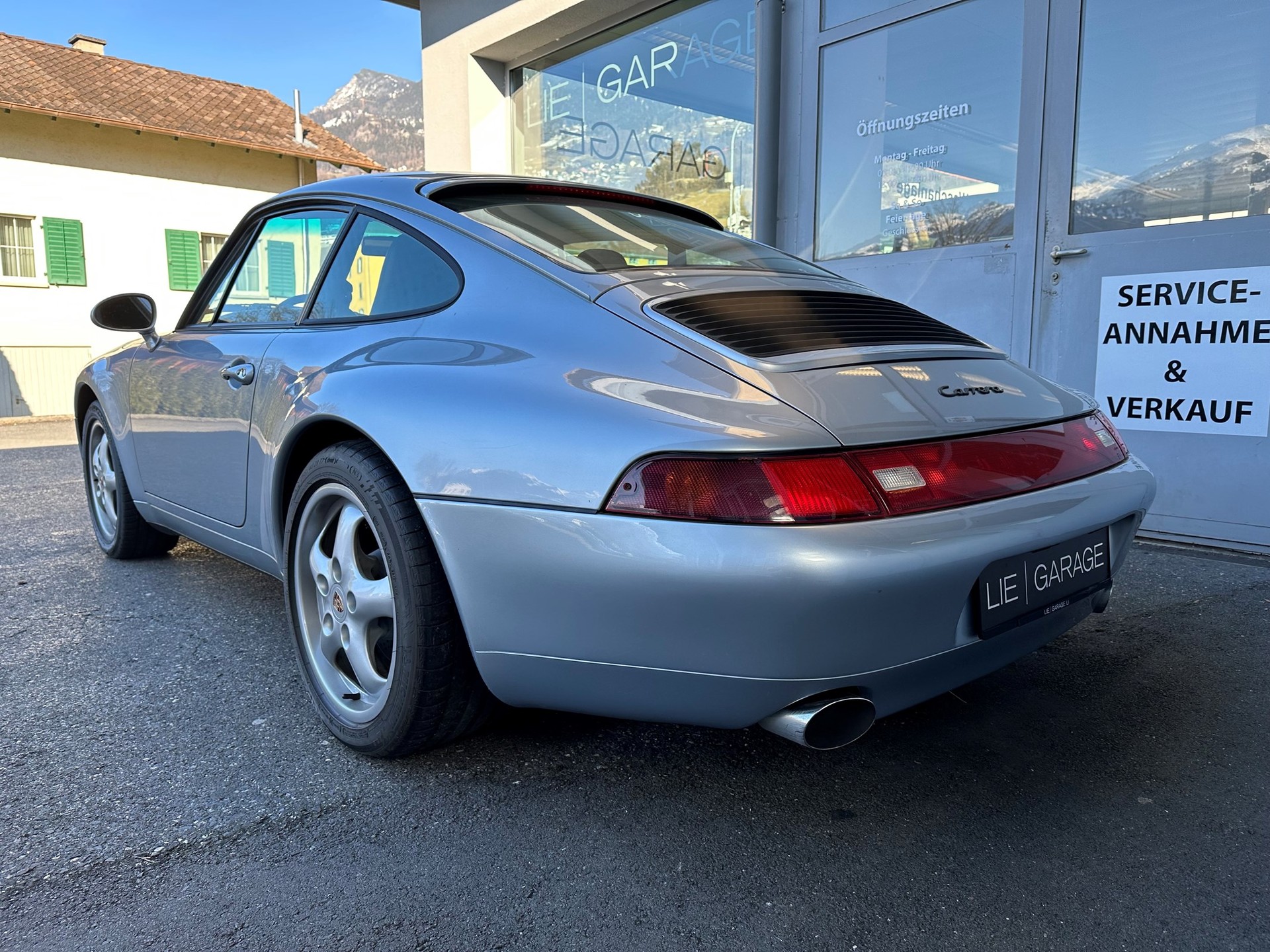 PORSCHE 911 Carrera-image-1
