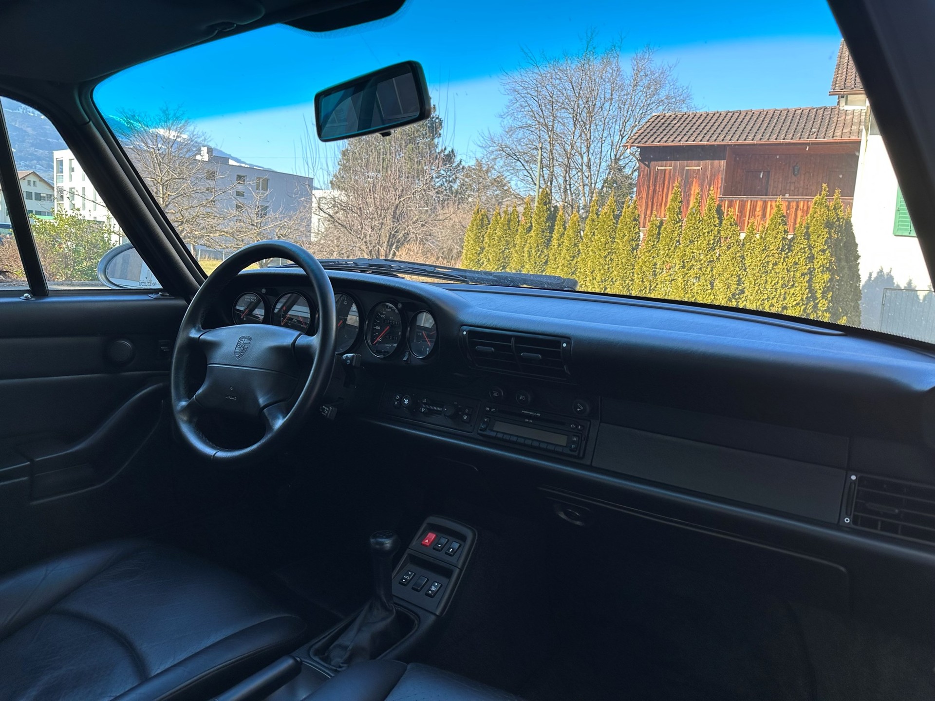 PORSCHE 911 Carrera-image-9