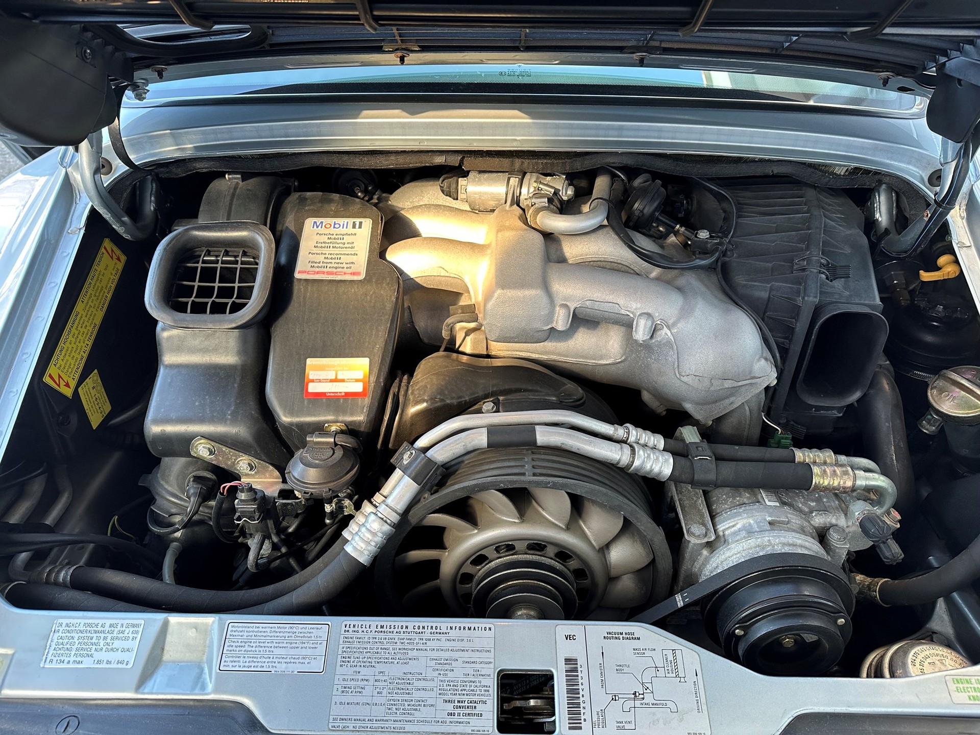PORSCHE 911 Carrera-image-13