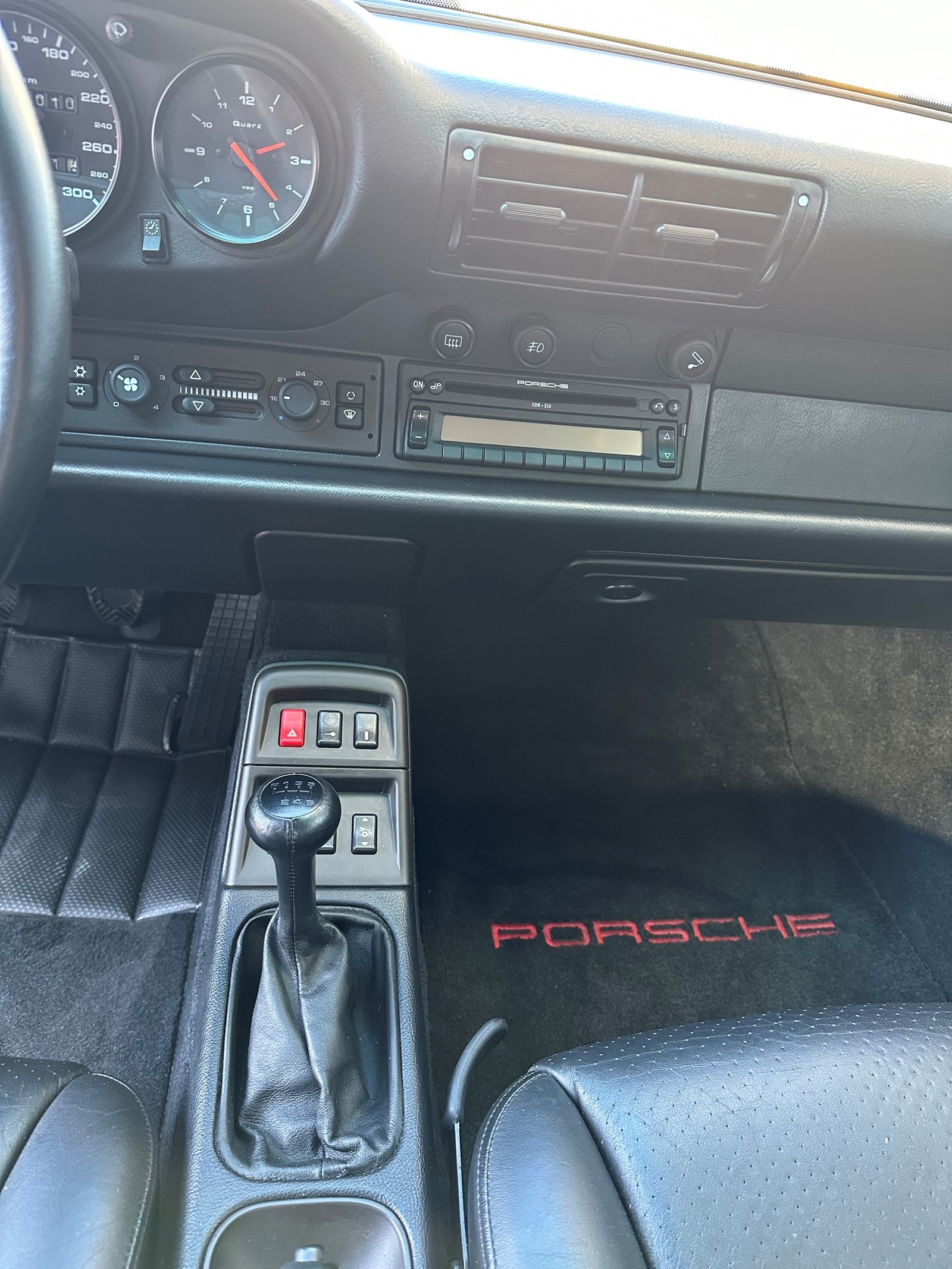PORSCHE 911 Carrera-image-6