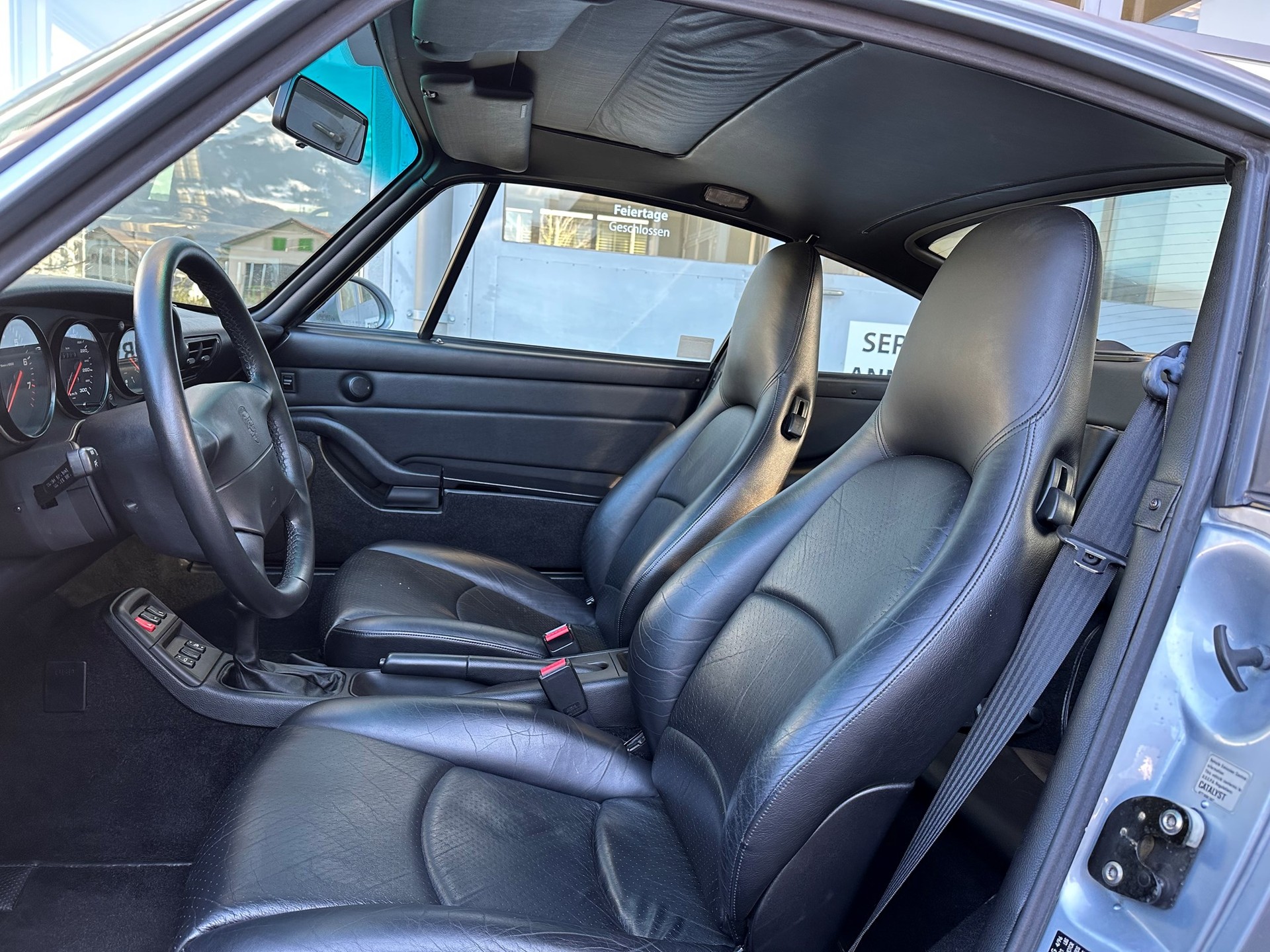 PORSCHE 911 Carrera-image-4