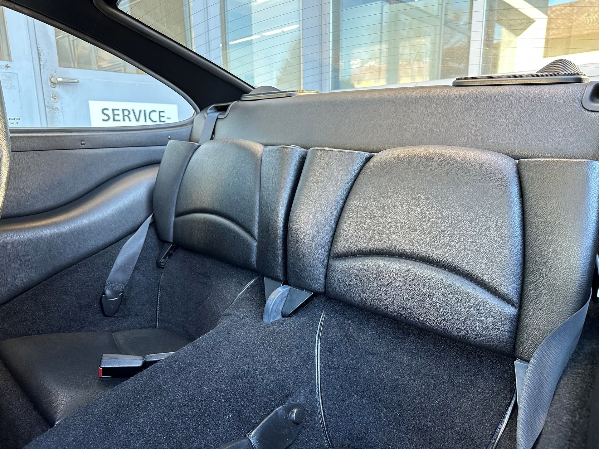 PORSCHE 911 Carrera-image-11