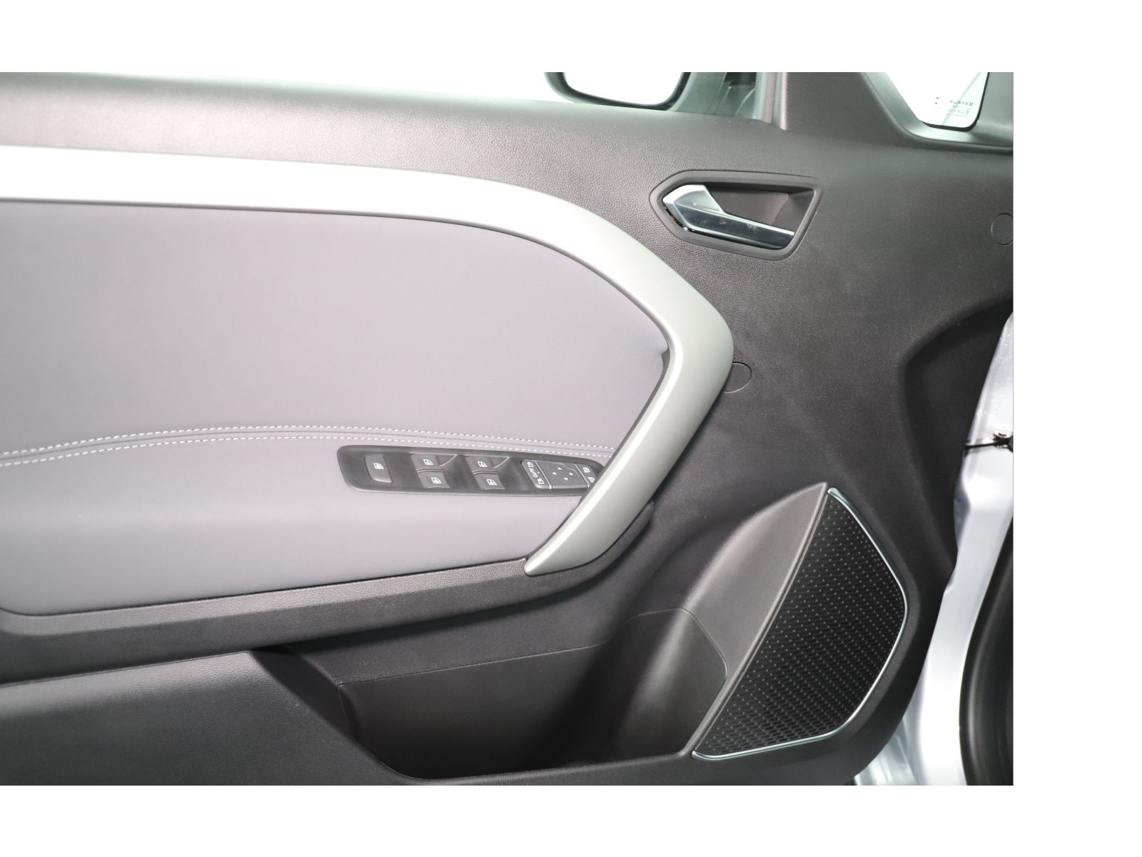 MERCEDES-BENZ EQT Standard-image-9