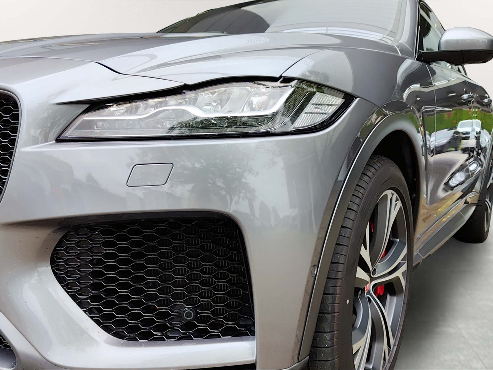 JAGUAR F-Pace 5.0 V8 SVR AWD Automatik-image-3