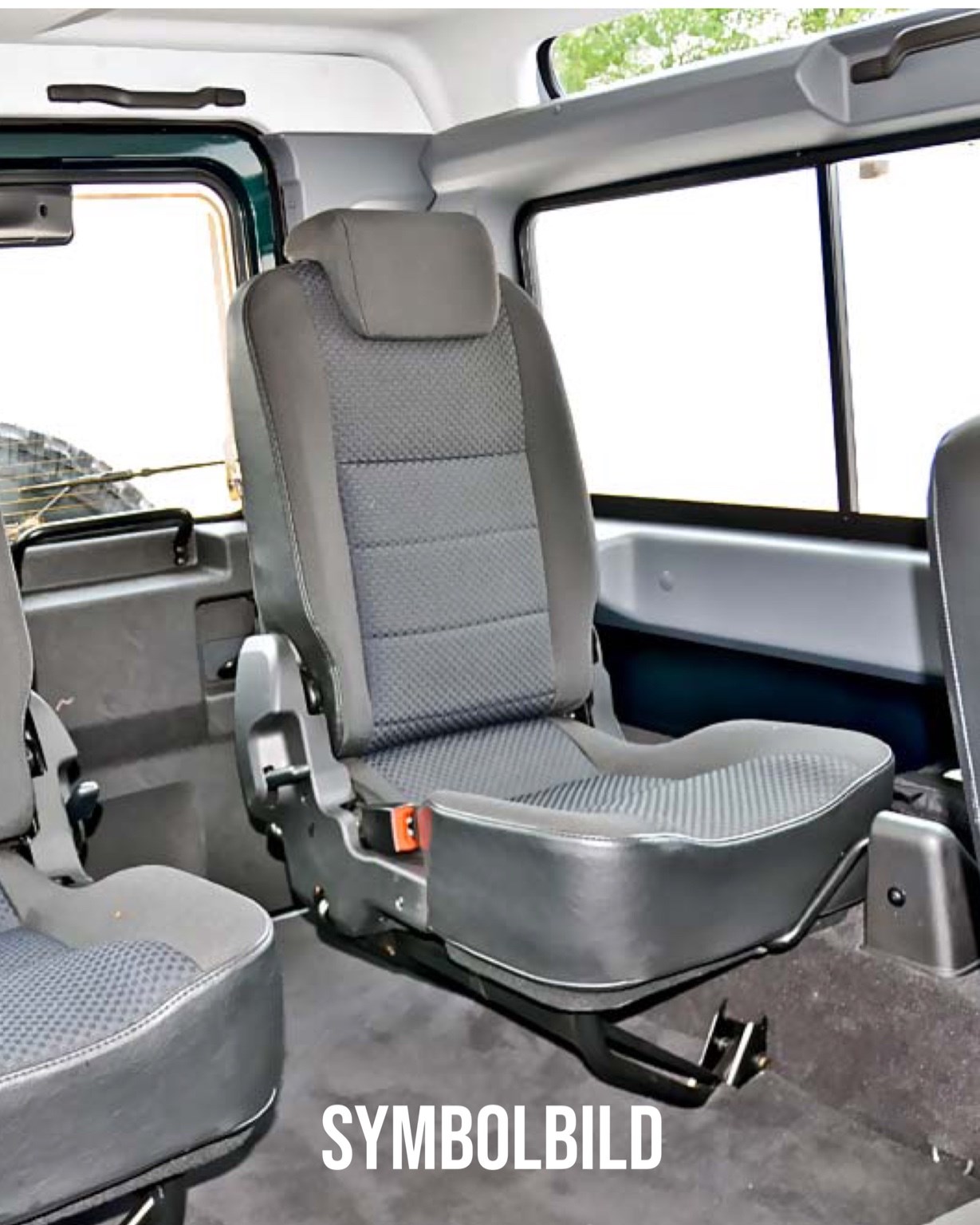 LAND ROVER Defender 90 2.2 TD4 Station Wagon-image-1