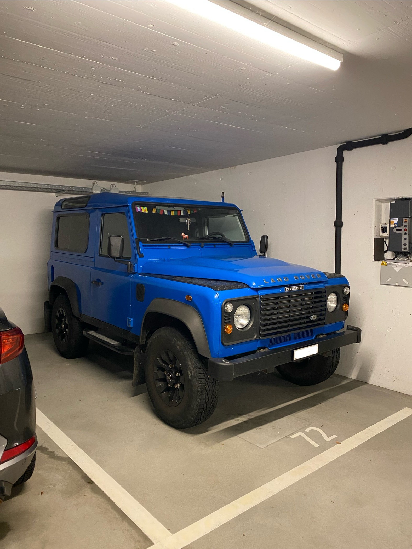 LAND ROVER Defender 90 2.2 TD4 Station Wagon-image-11