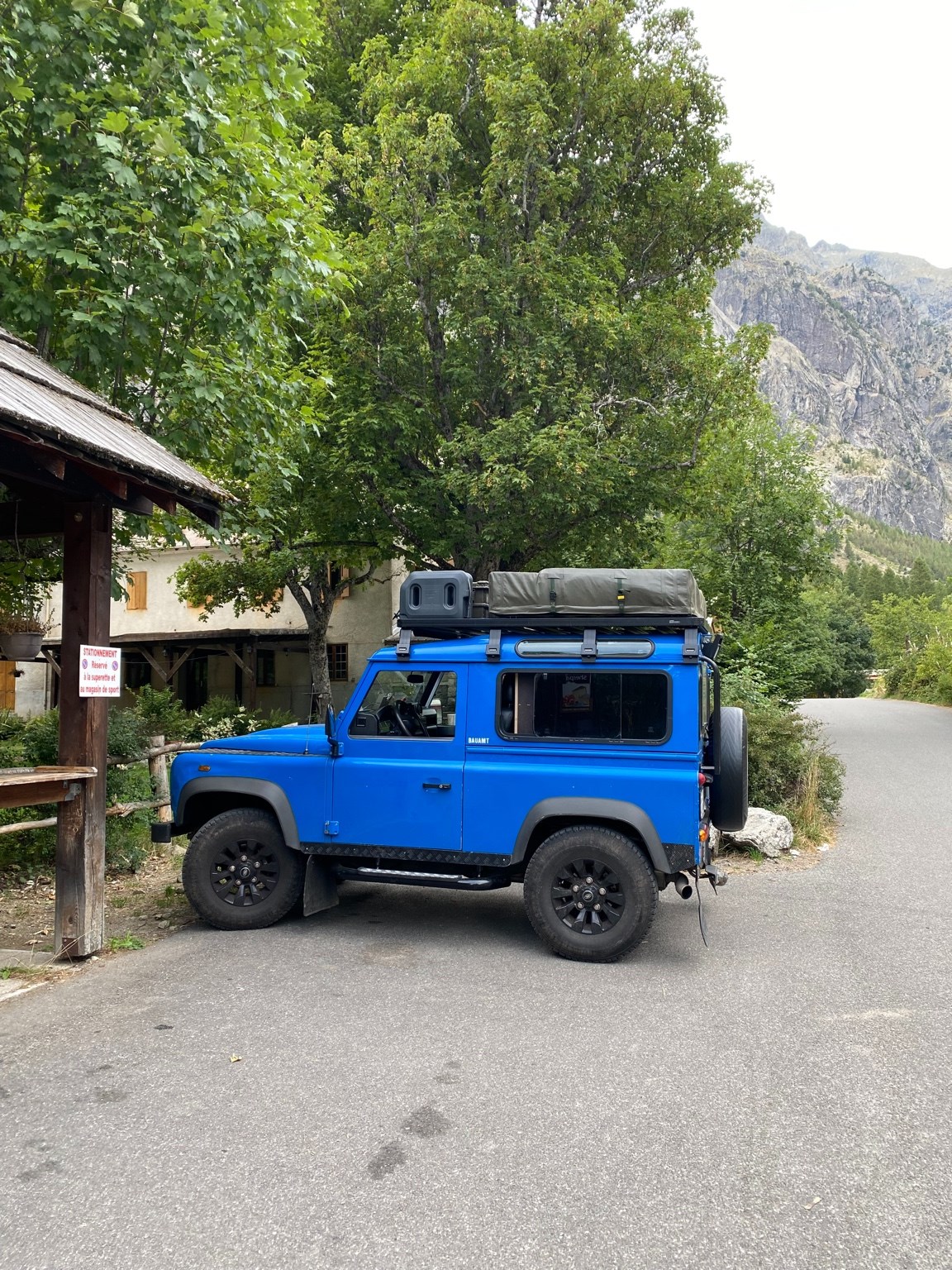 LAND ROVER Defender 90 2.2 TD4 Station Wagon-image-0