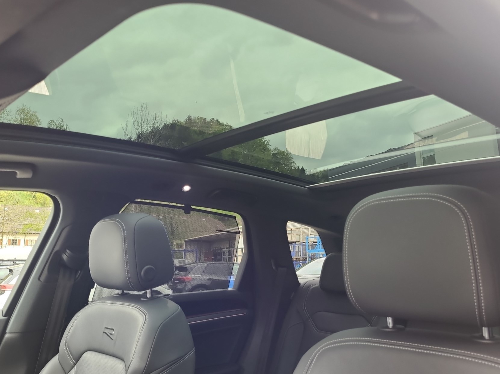 VW Touareg 3.0 TSI eHybrid R Tiptronic-image-9