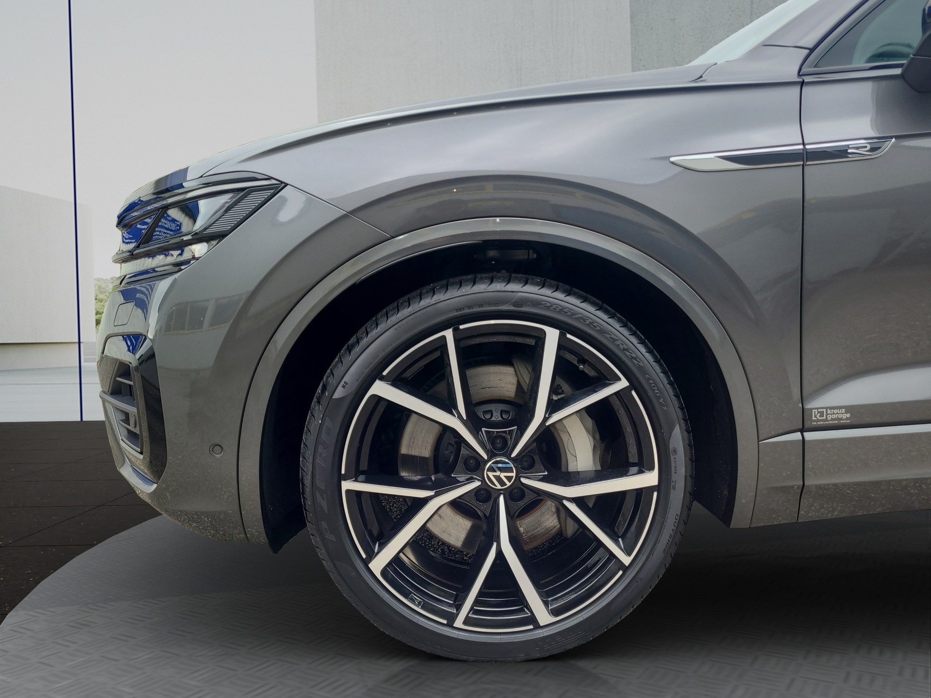 VW Touareg 3.0 TSI eHybrid R Tiptronic-image-11
