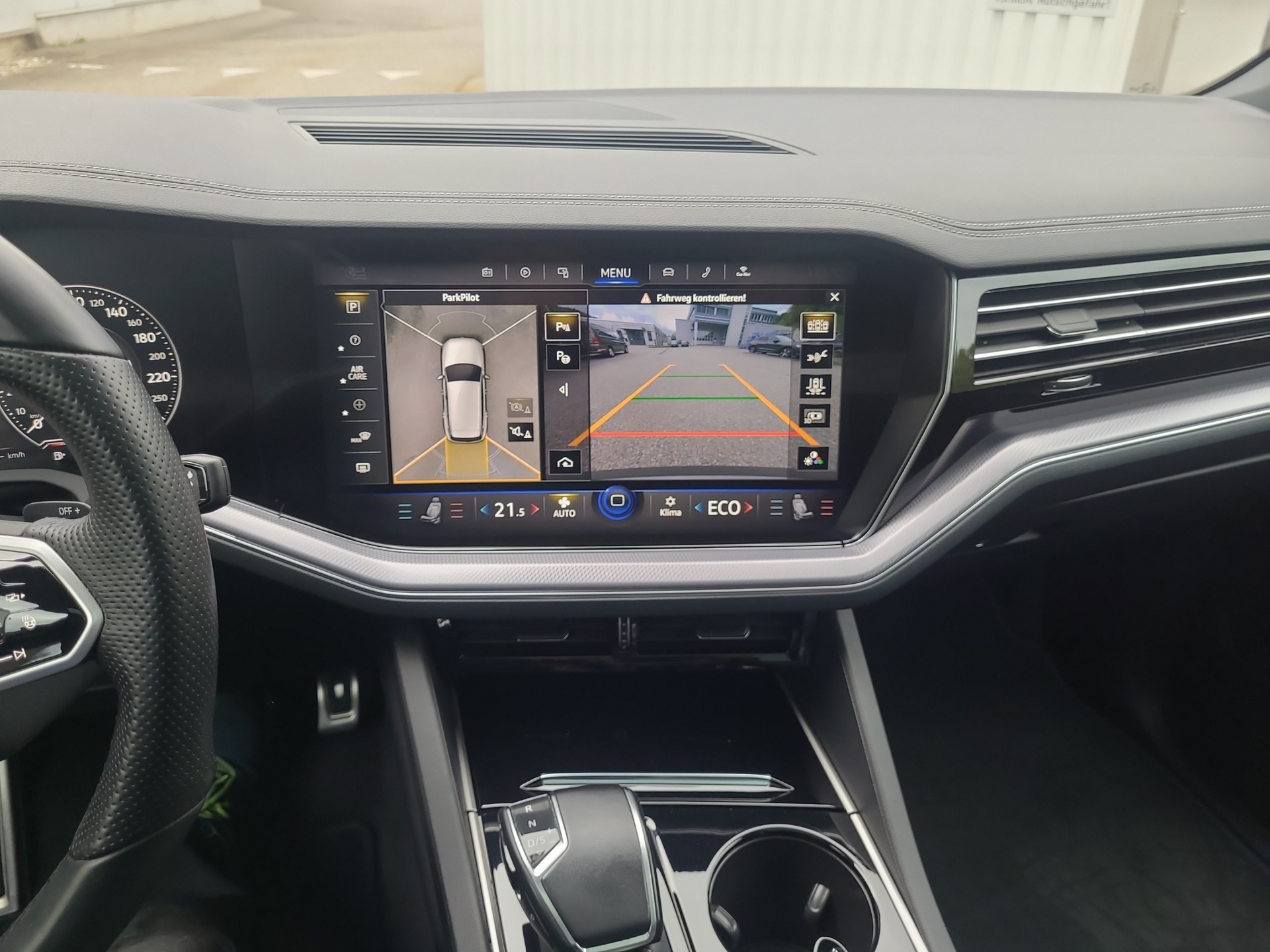 VW Touareg 3.0 TSI eHybrid R Tiptronic-image-8