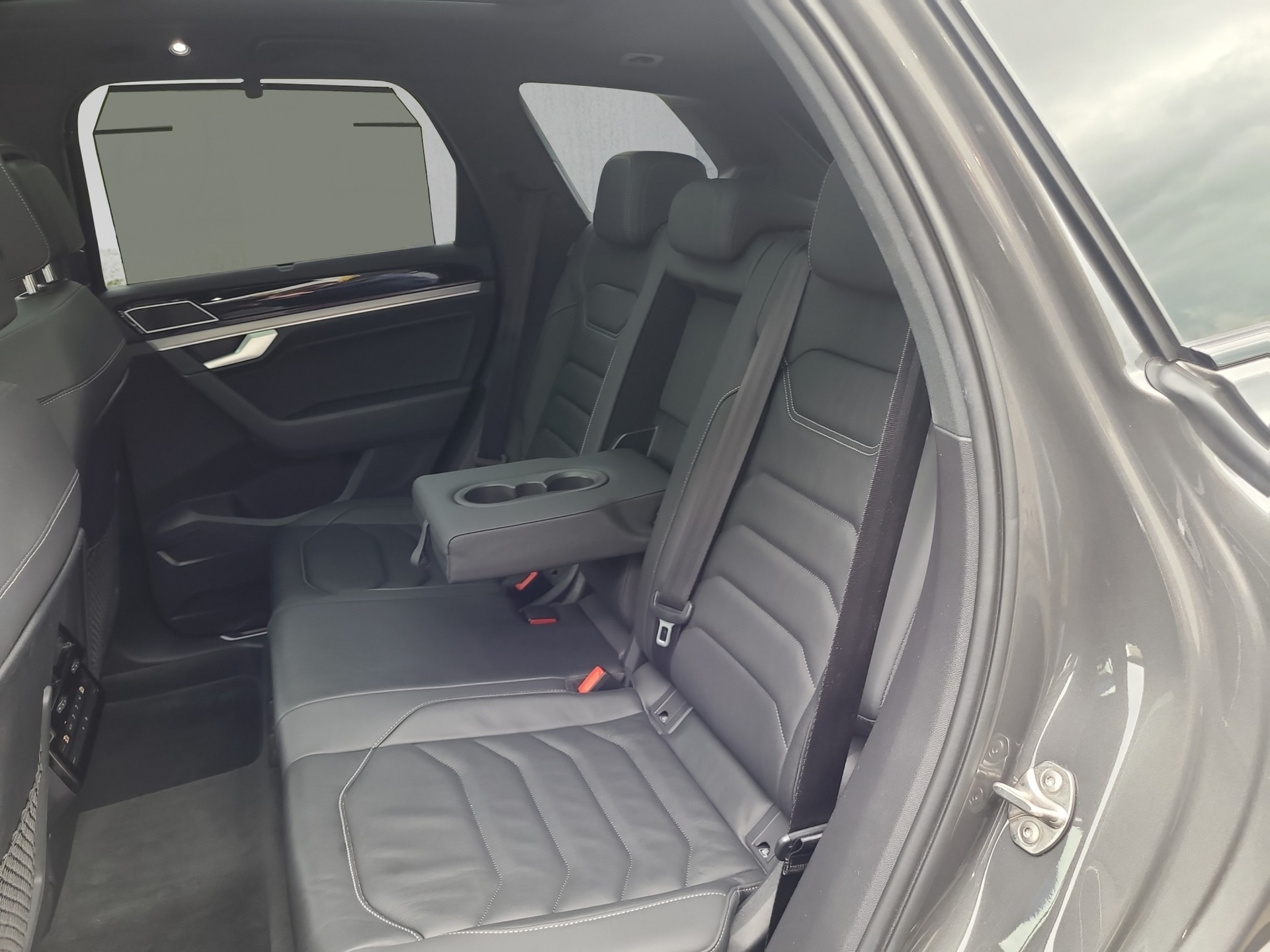 VW Touareg 3.0 TSI eHybrid R Tiptronic-image-6