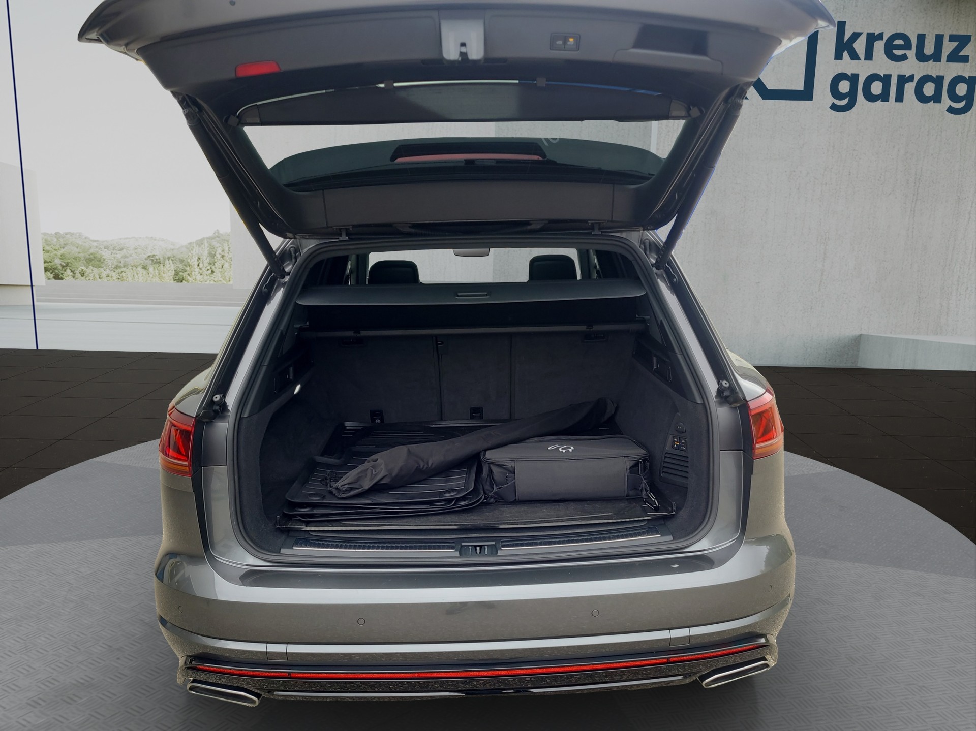 VW Touareg 3.0 TSI eHybrid R Tiptronic-image-10