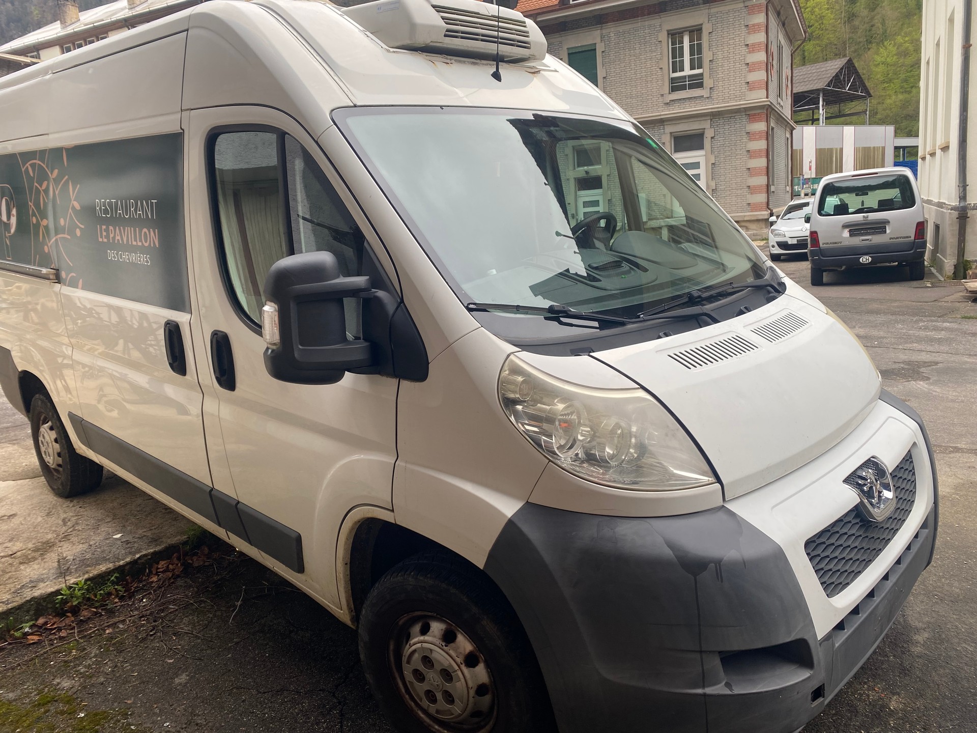 PEUGEOT Boxer 2.2 HDI 335 L2H2-image-1