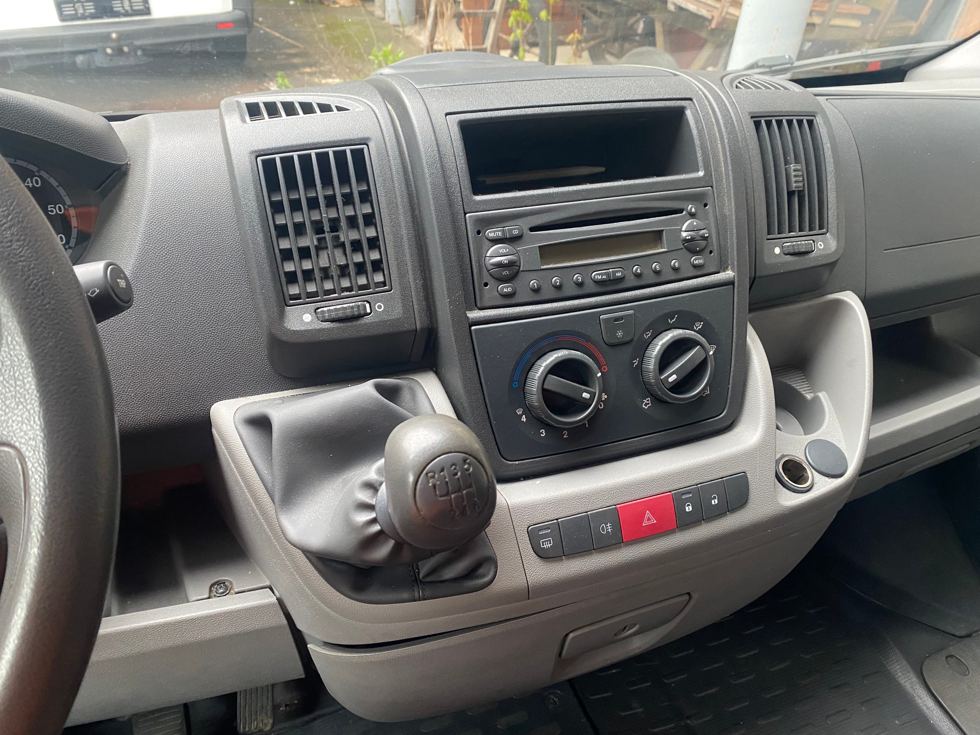 PEUGEOT Boxer 2.2 HDI 335 L2H2-image-8
