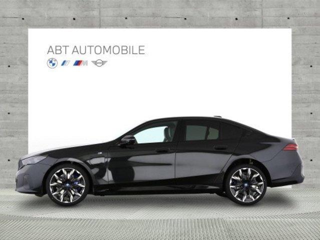 BMW 550e xDrive-showroom-element-1