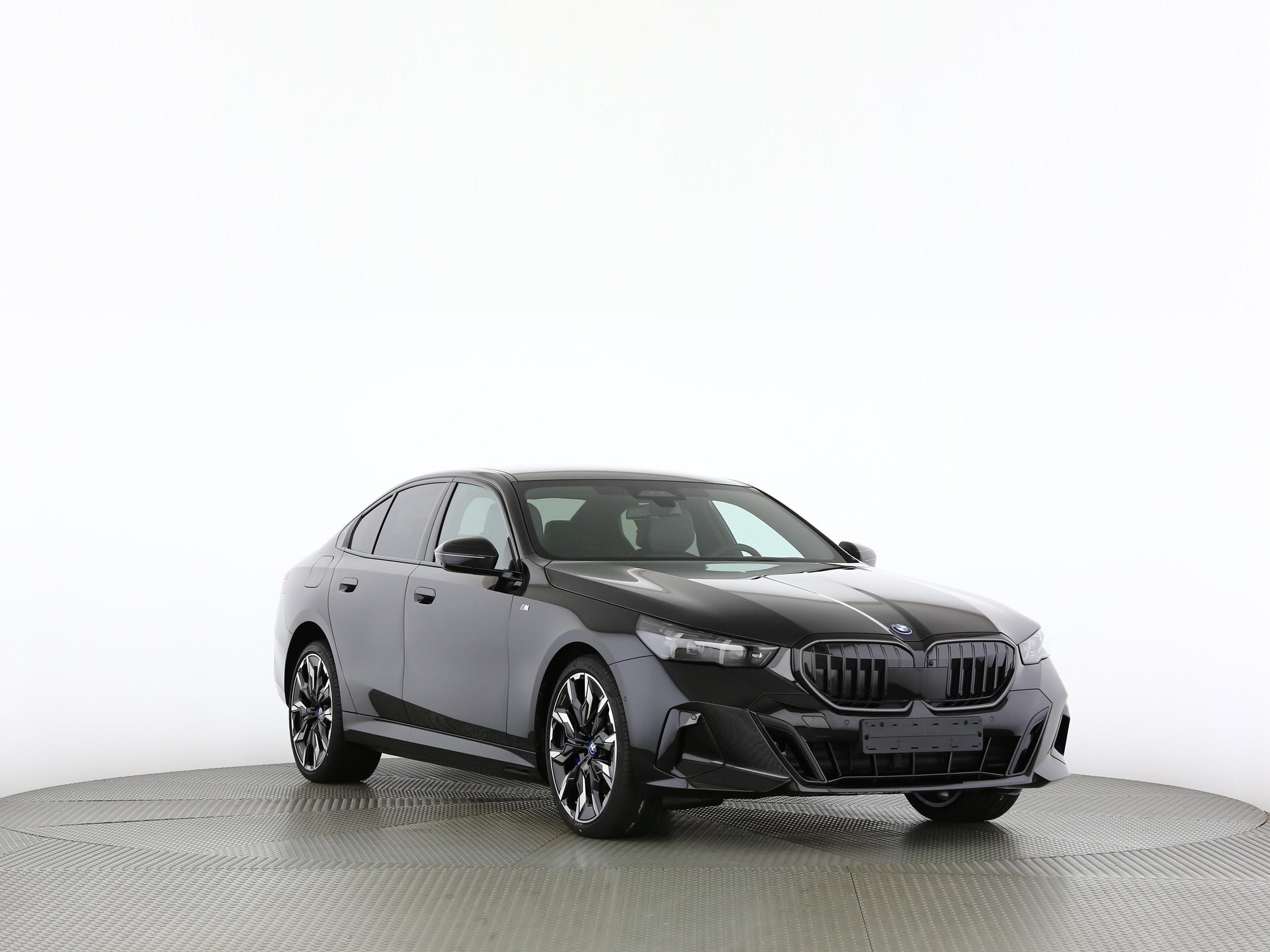 BMW 550e xDrive-image-27