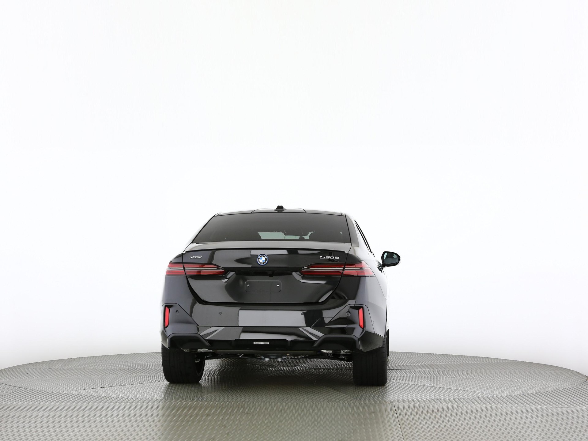 BMW 550e xDrive-image-17