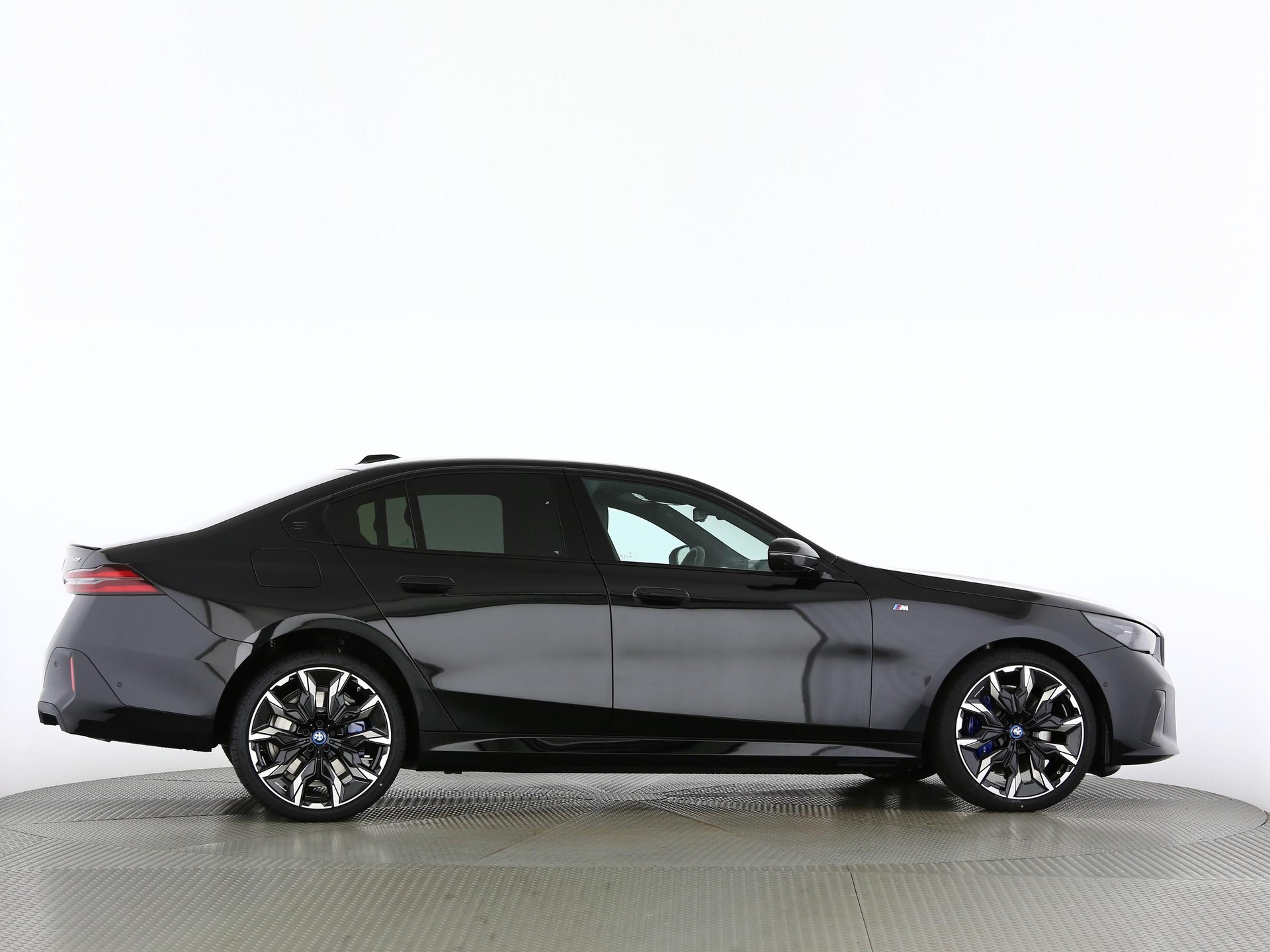 BMW 550e xDrive-image-22