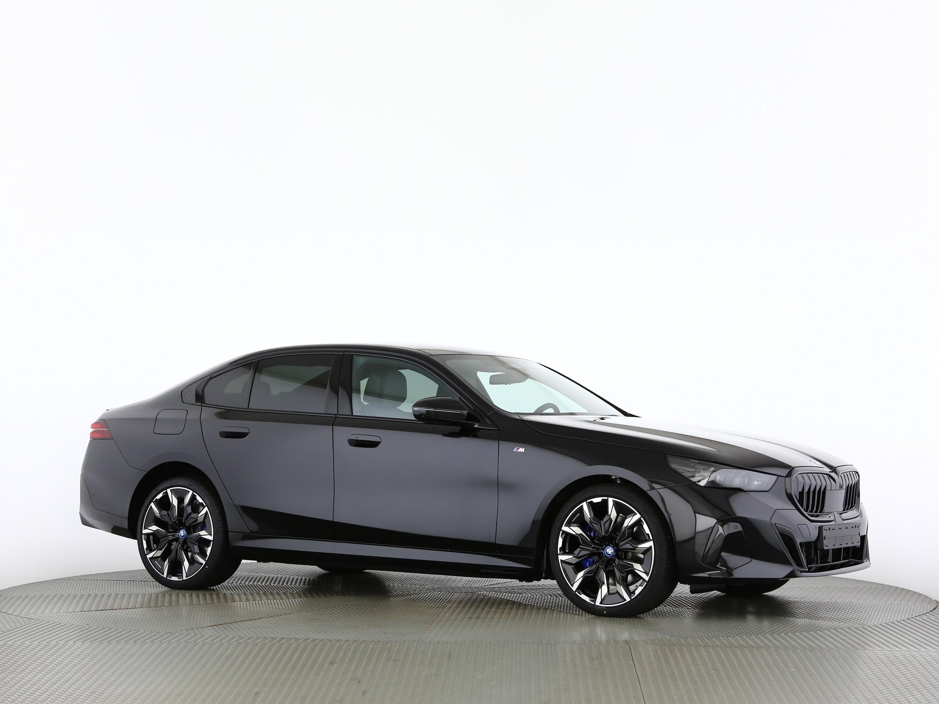 BMW 550e xDrive-image-25