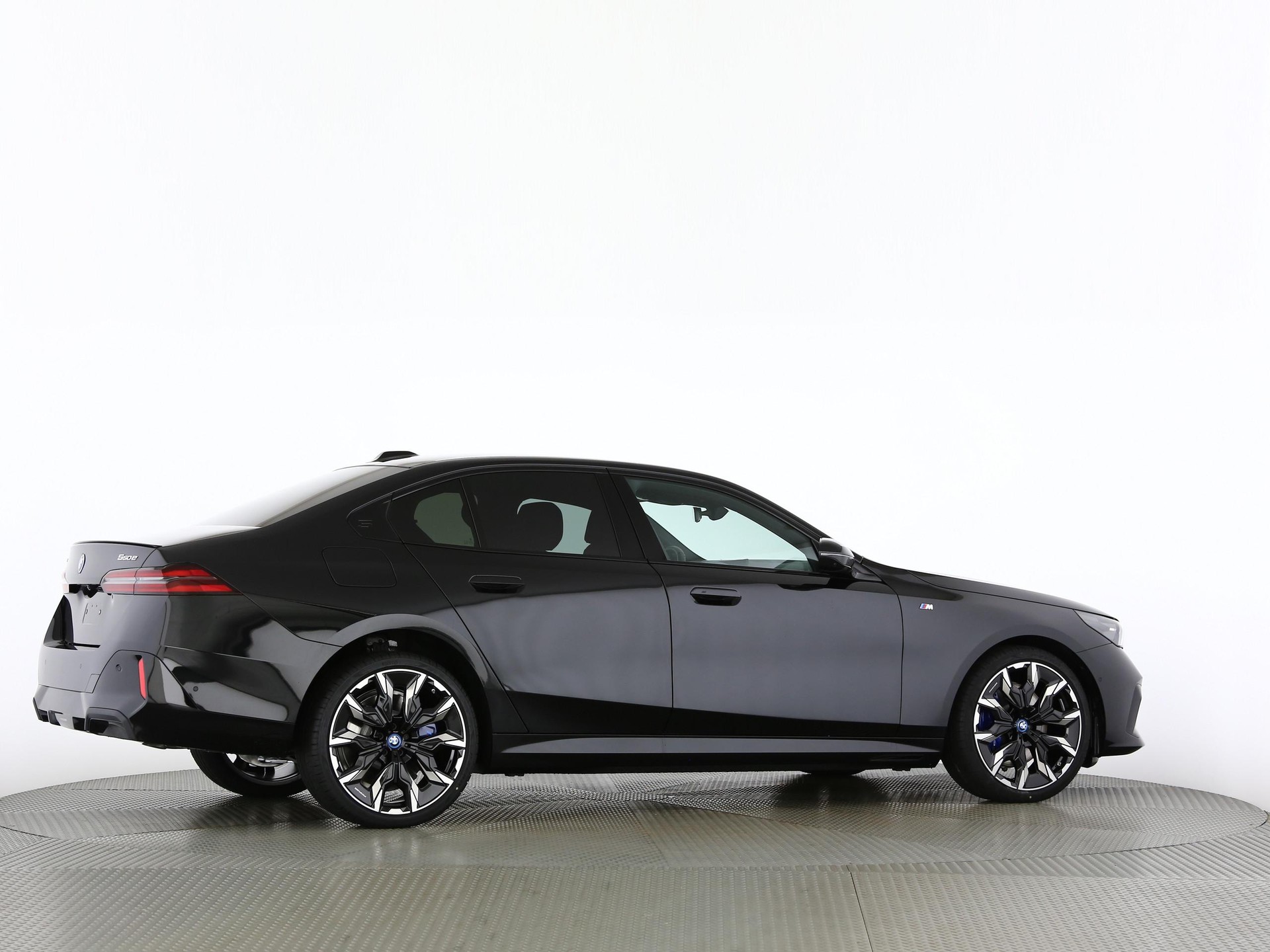 BMW 550e xDrive-image-21