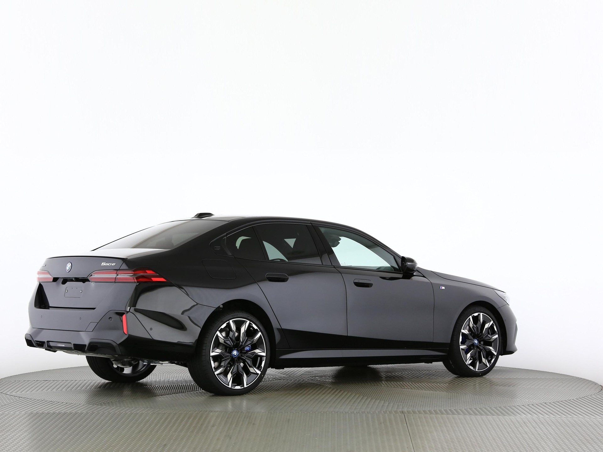 BMW 550e xDrive-image-20