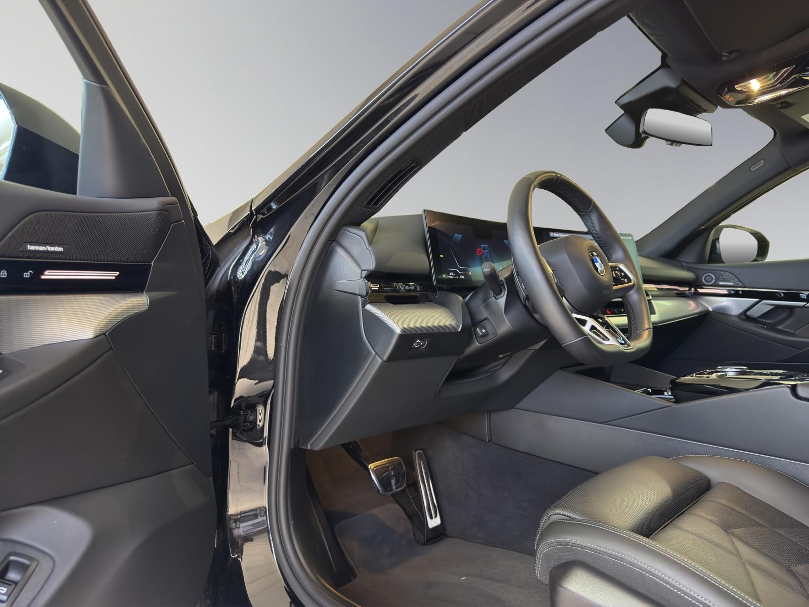 BMW 520d xDrive Touring M Sport-image-13